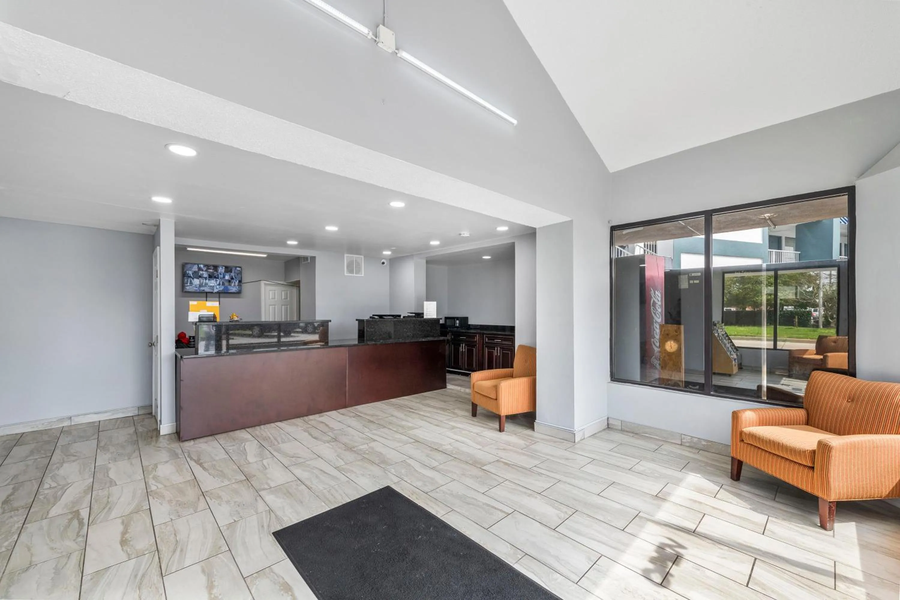 Super 8 by Wyndham Portsmouth - Norfolk