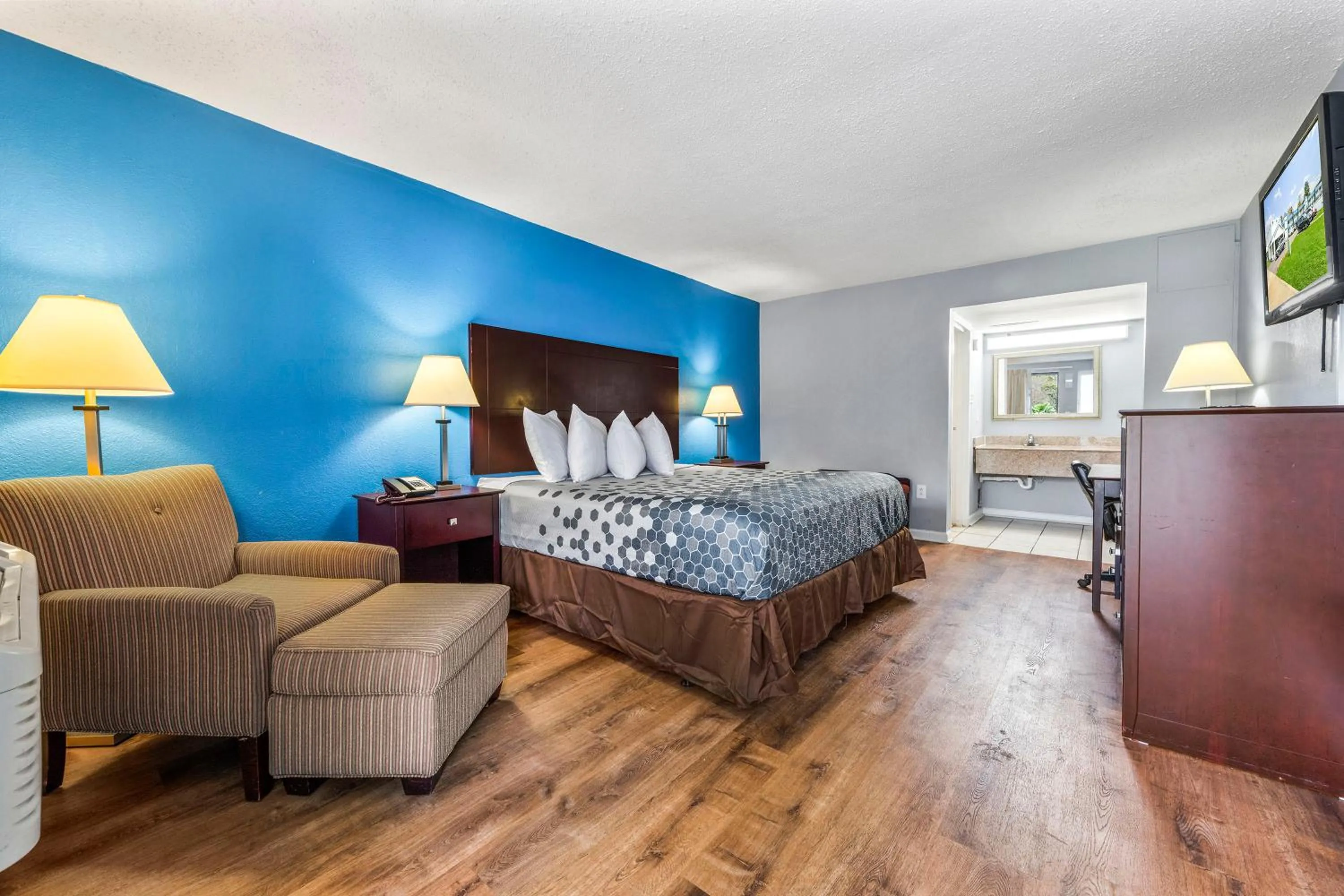 Bed in Super 8 by Wyndham Portsmouth - Norfolk