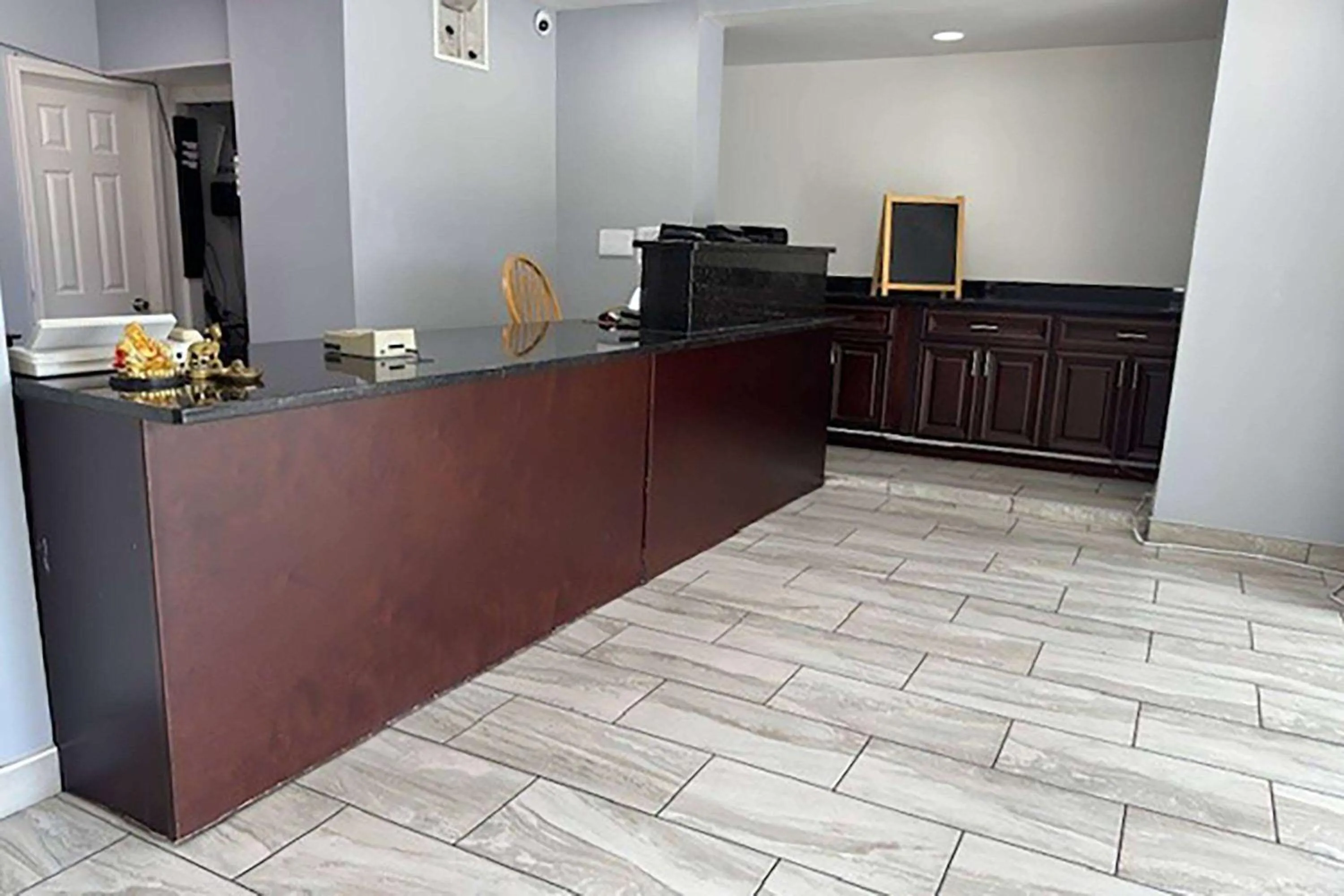 Lobby or reception in Super 8 by Wyndham Portsmouth - Norfolk