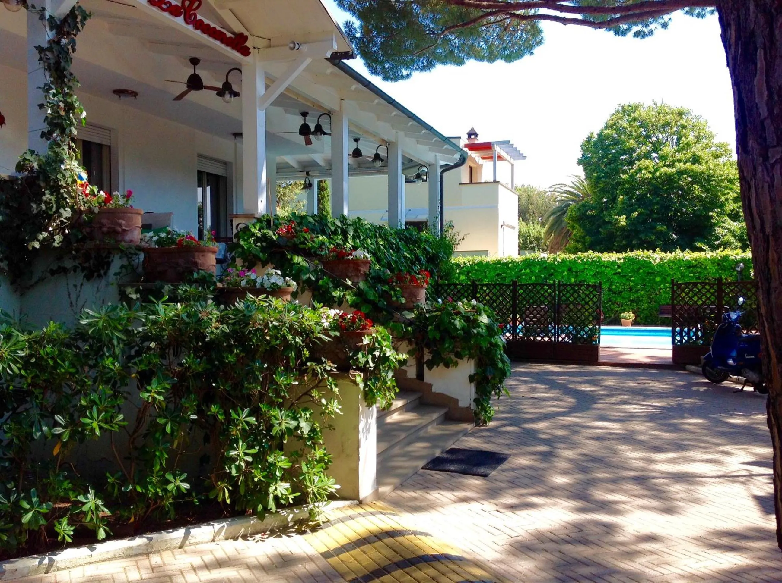 Facade/entrance in La Coccinella Residence