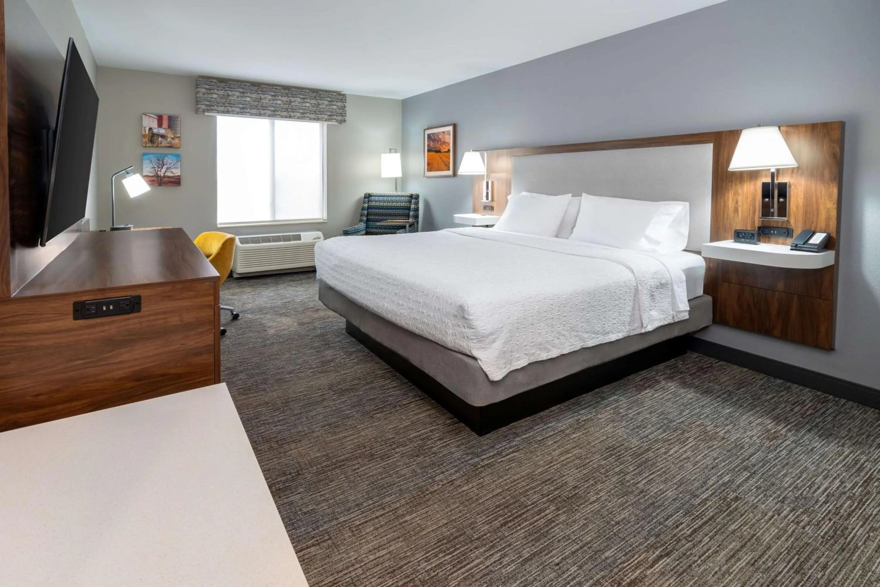 Bed in Hampton Inn Mitchell