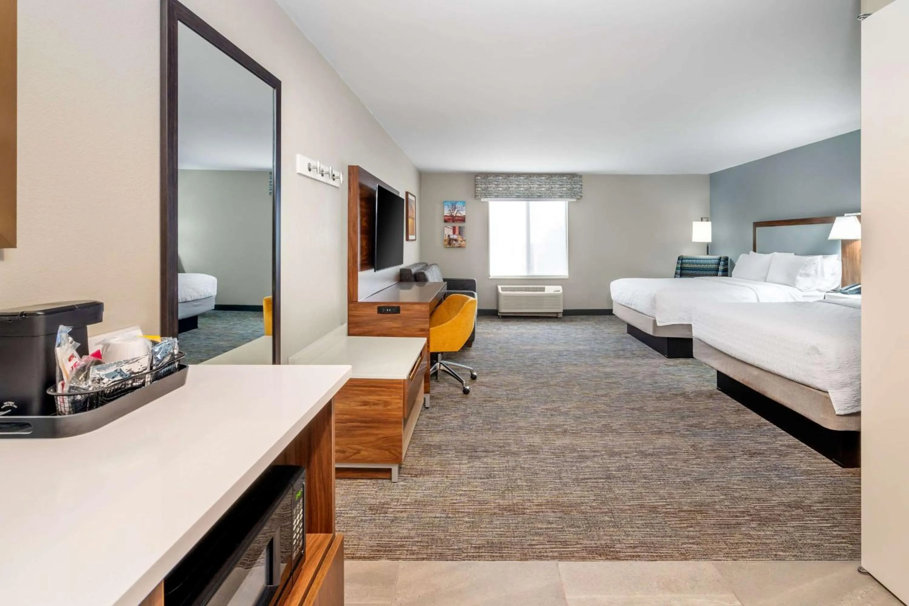 Bed in Hampton Inn Mitchell