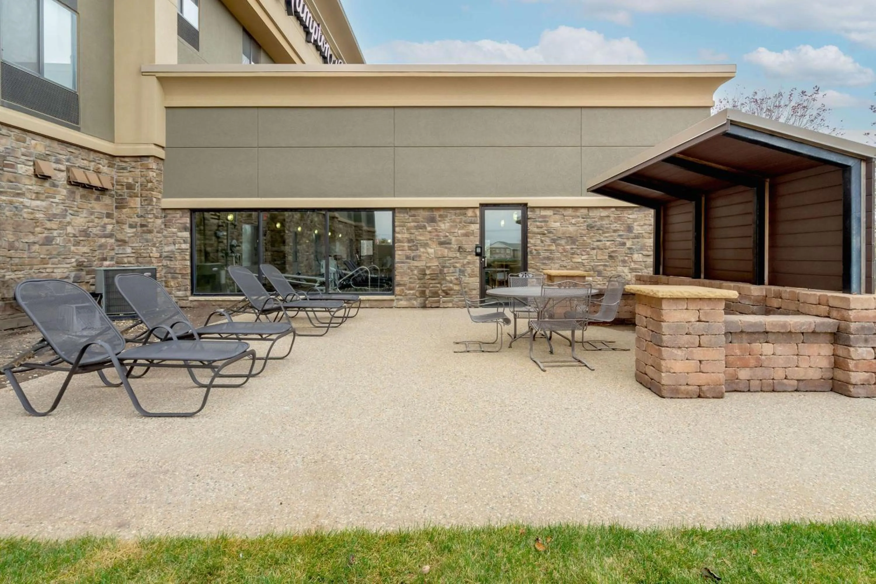 Patio in Hampton Inn Mitchell