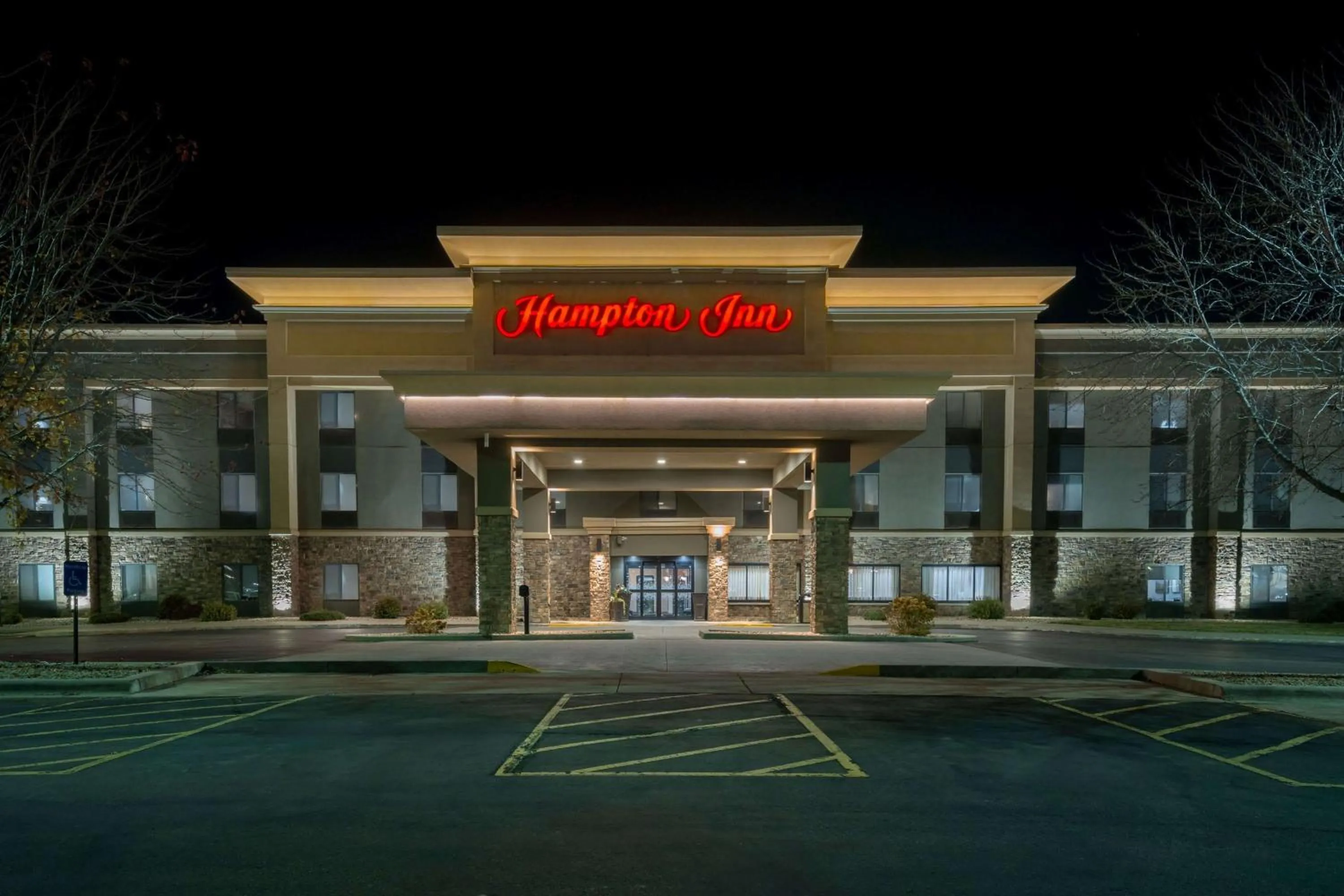 Property building in Hampton Inn Mitchell