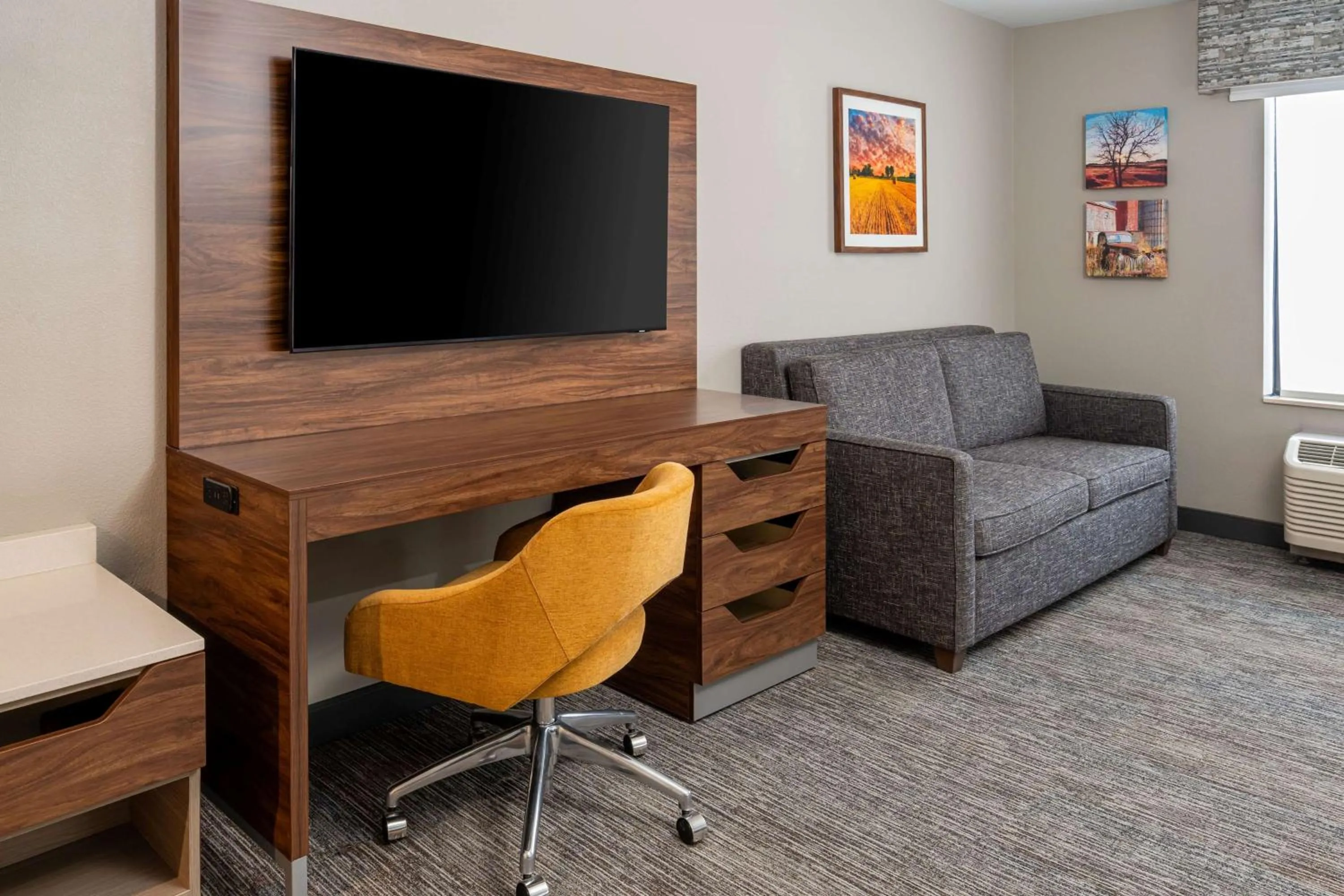 Bedroom in Hampton Inn Mitchell