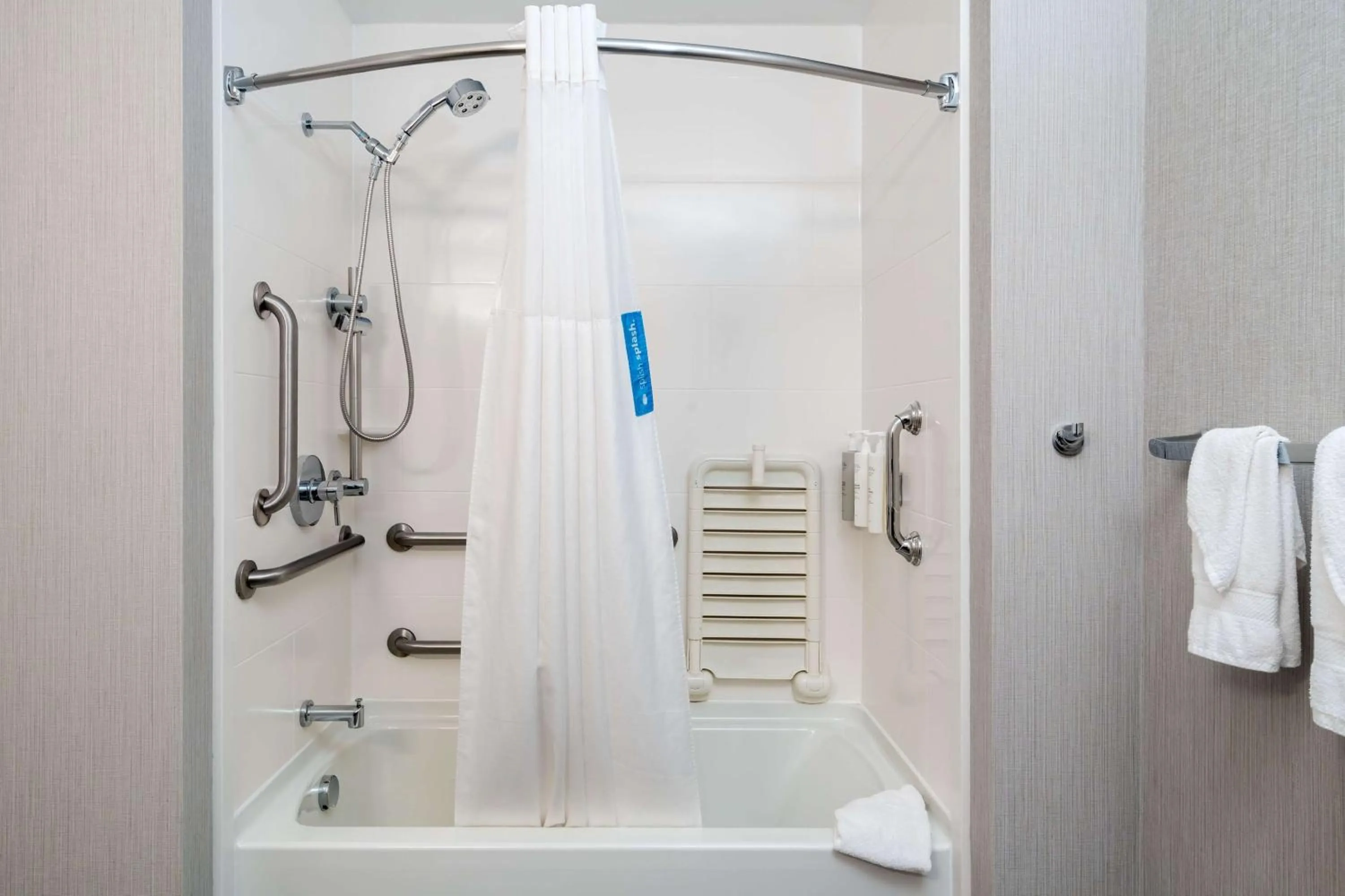 Bathroom in Hampton Inn Mitchell