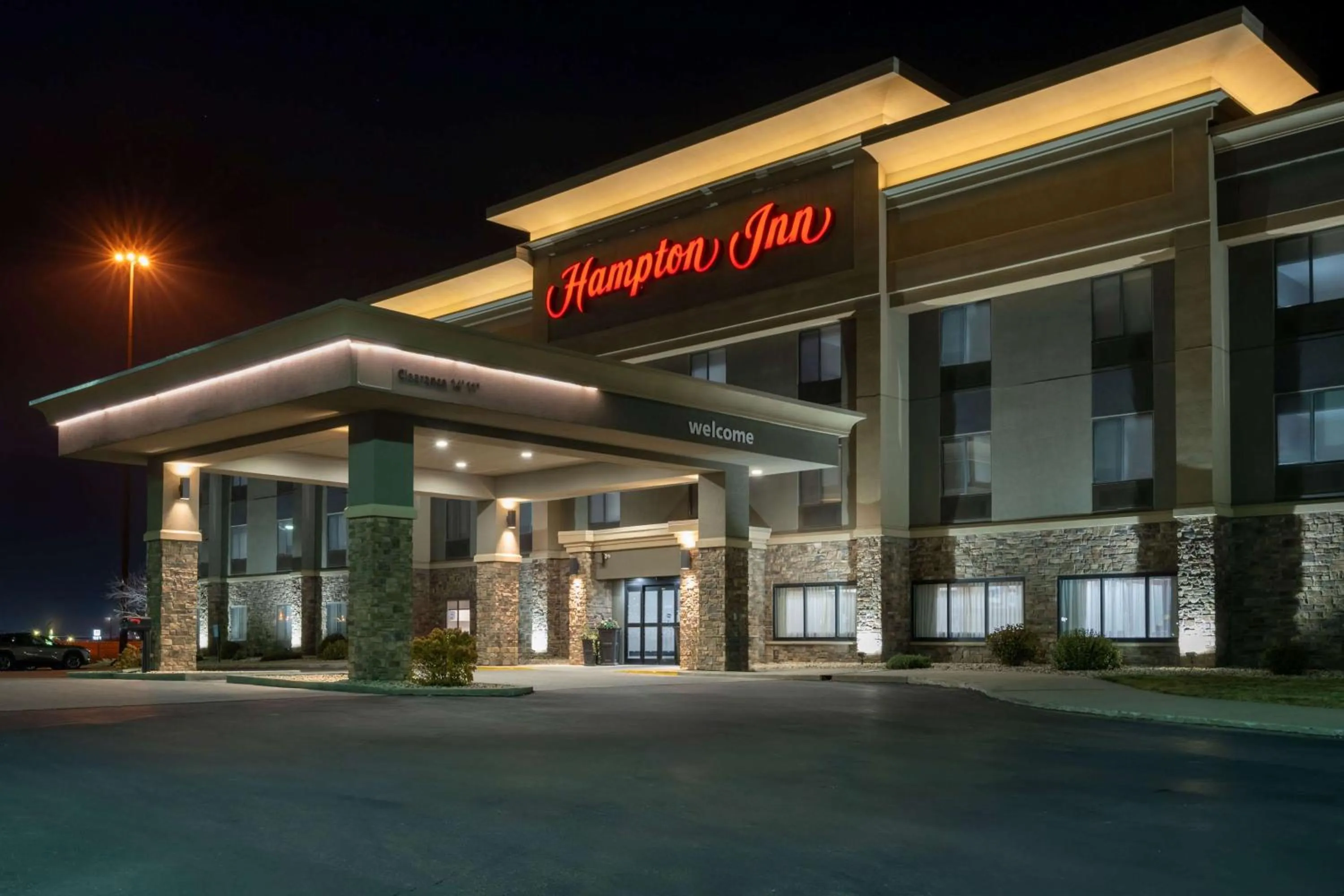 Property building in Hampton Inn Mitchell