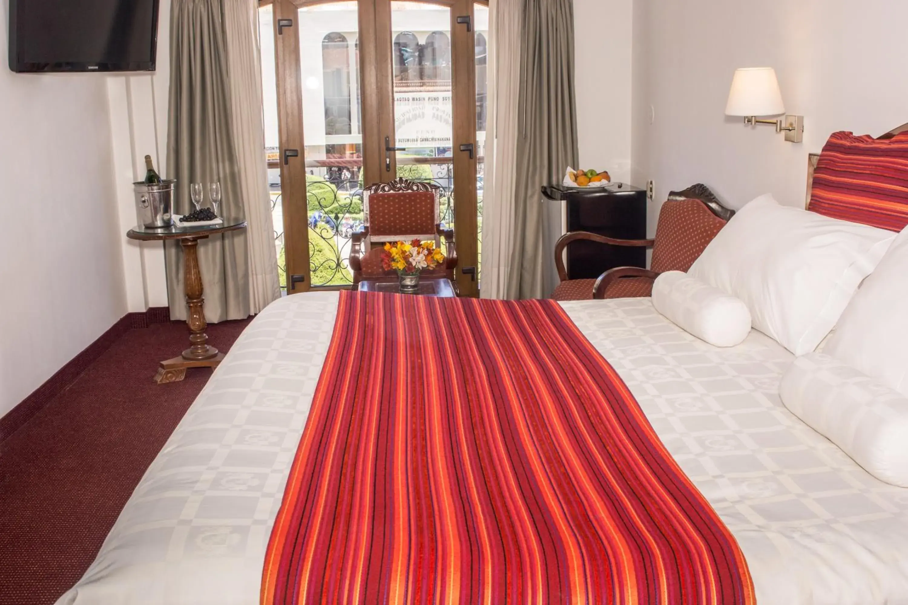 Suite with Jacuzzi and Balcony in Hotel Hacienda Plaza de Armas Suite with Jacuzzi and Balcony in Hotel Hacienda Plaza de Armas