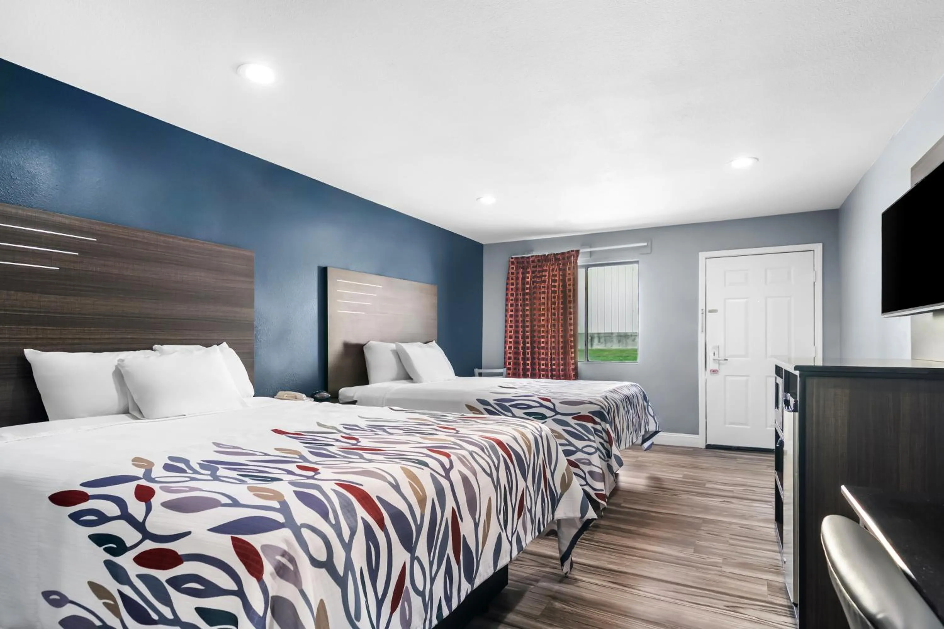 TV and multimedia, Bed in Americas Best Value Inn and Suites Siloam Springs