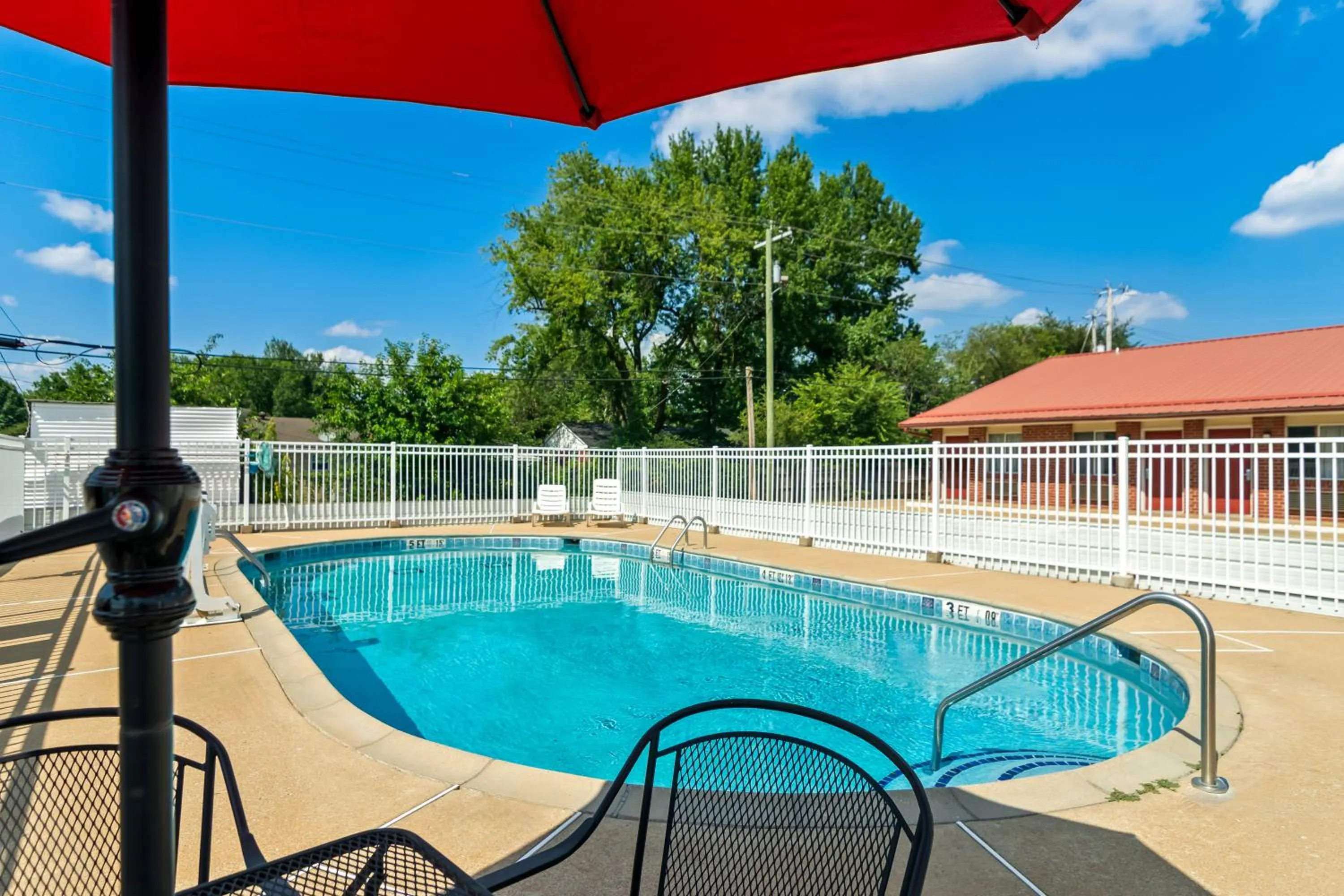 Patio in Americas Best Value Inn and Suites Siloam Springs