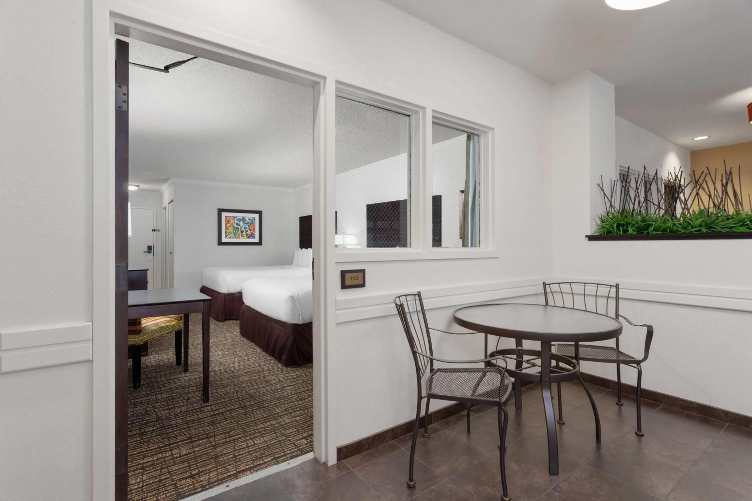 Photo of the whole room in Wyndham Minneapolis South Burnsville