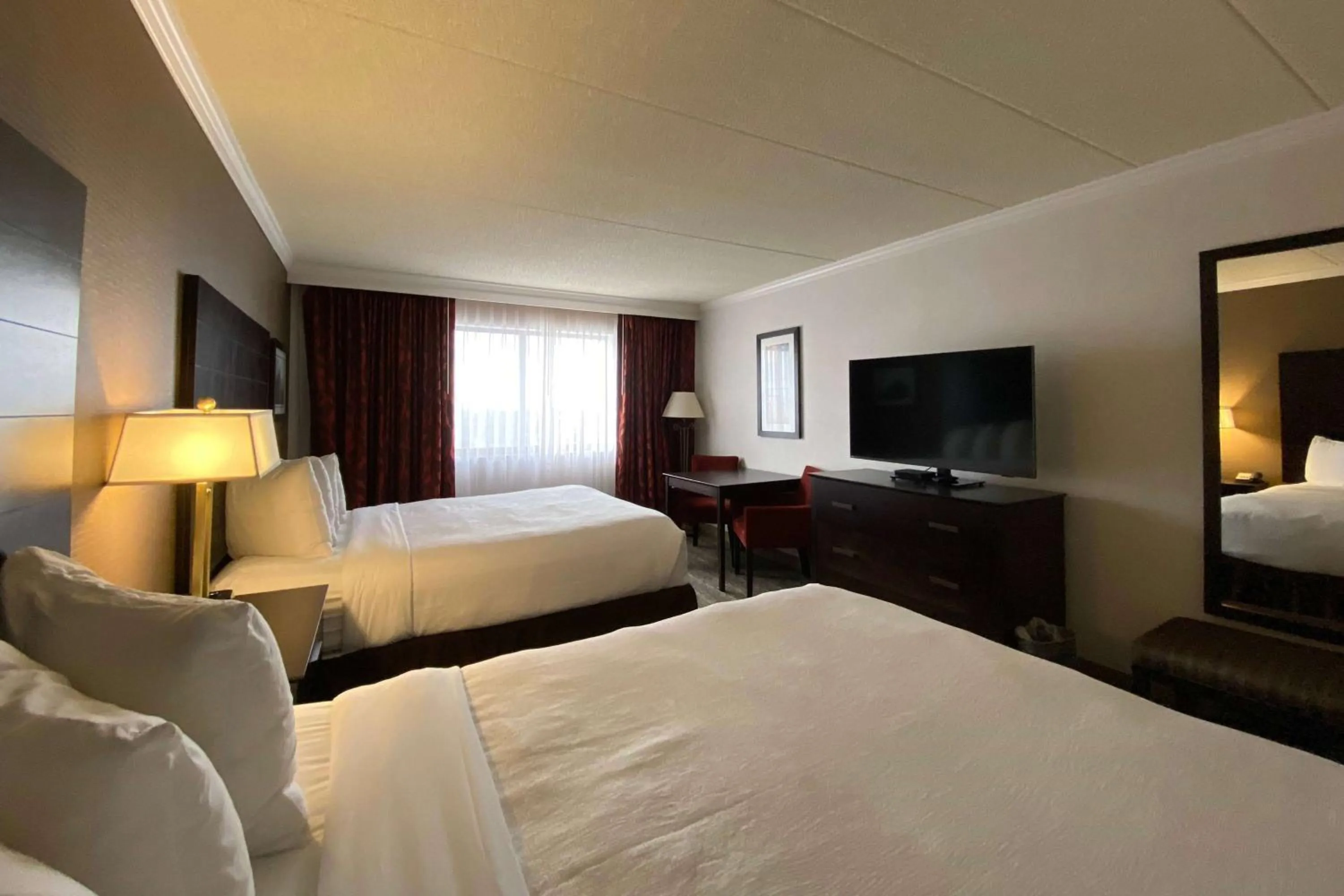 Photo of the whole room, Bed in Wyndham Minneapolis South Burnsville