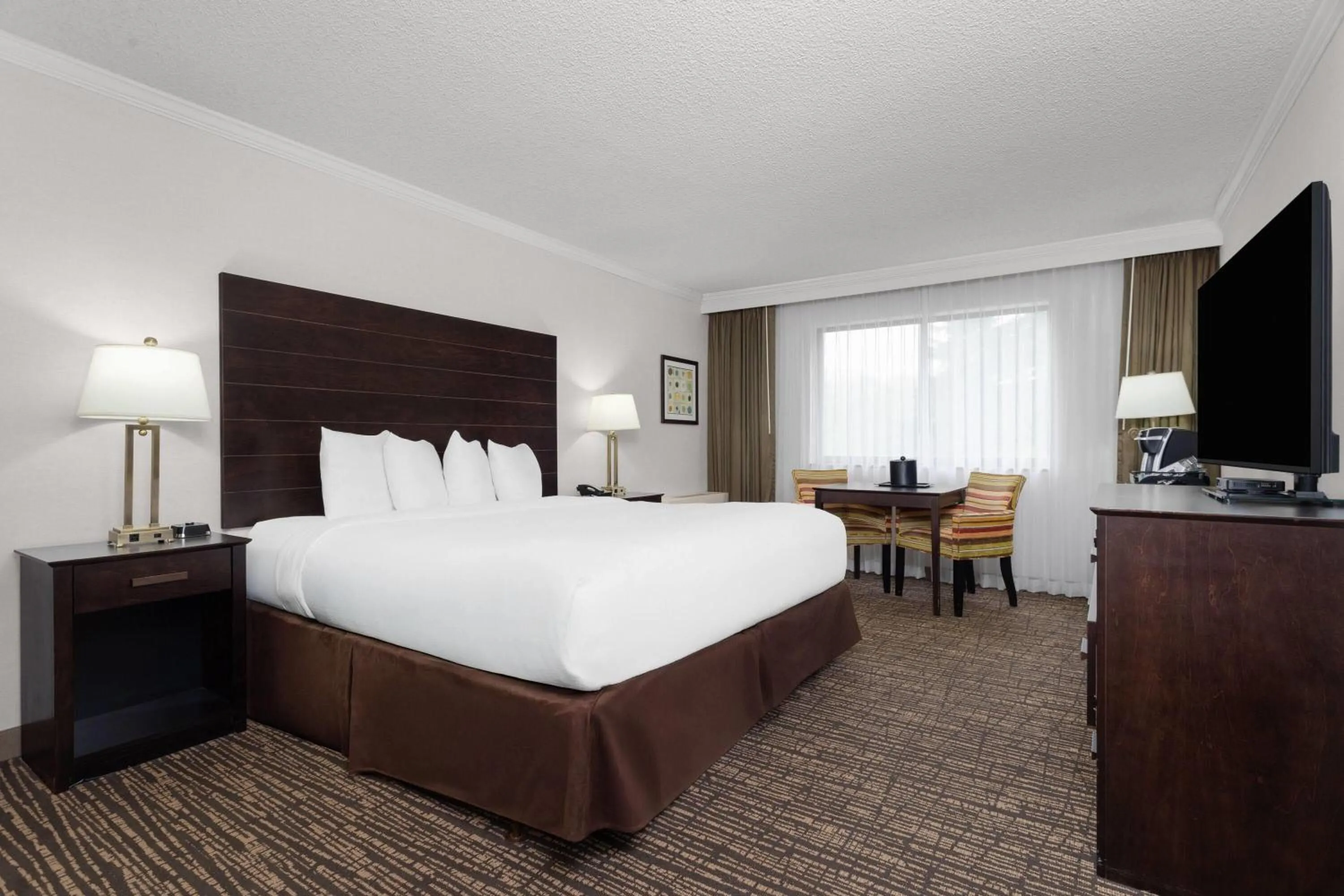 Photo of the whole room, Bed in Wyndham Minneapolis South Burnsville