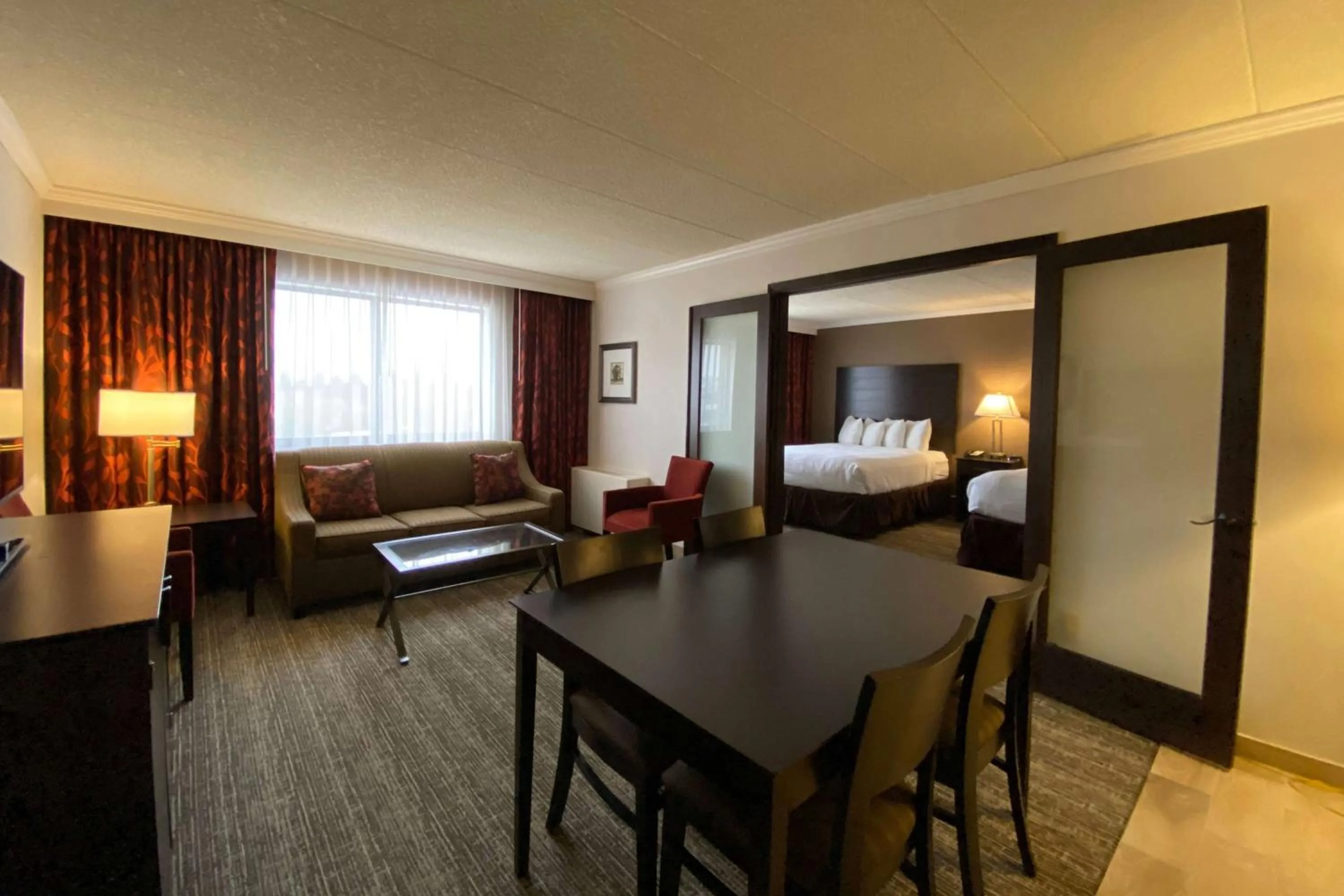 Photo of the whole room, Bed in Wyndham Minneapolis South Burnsville