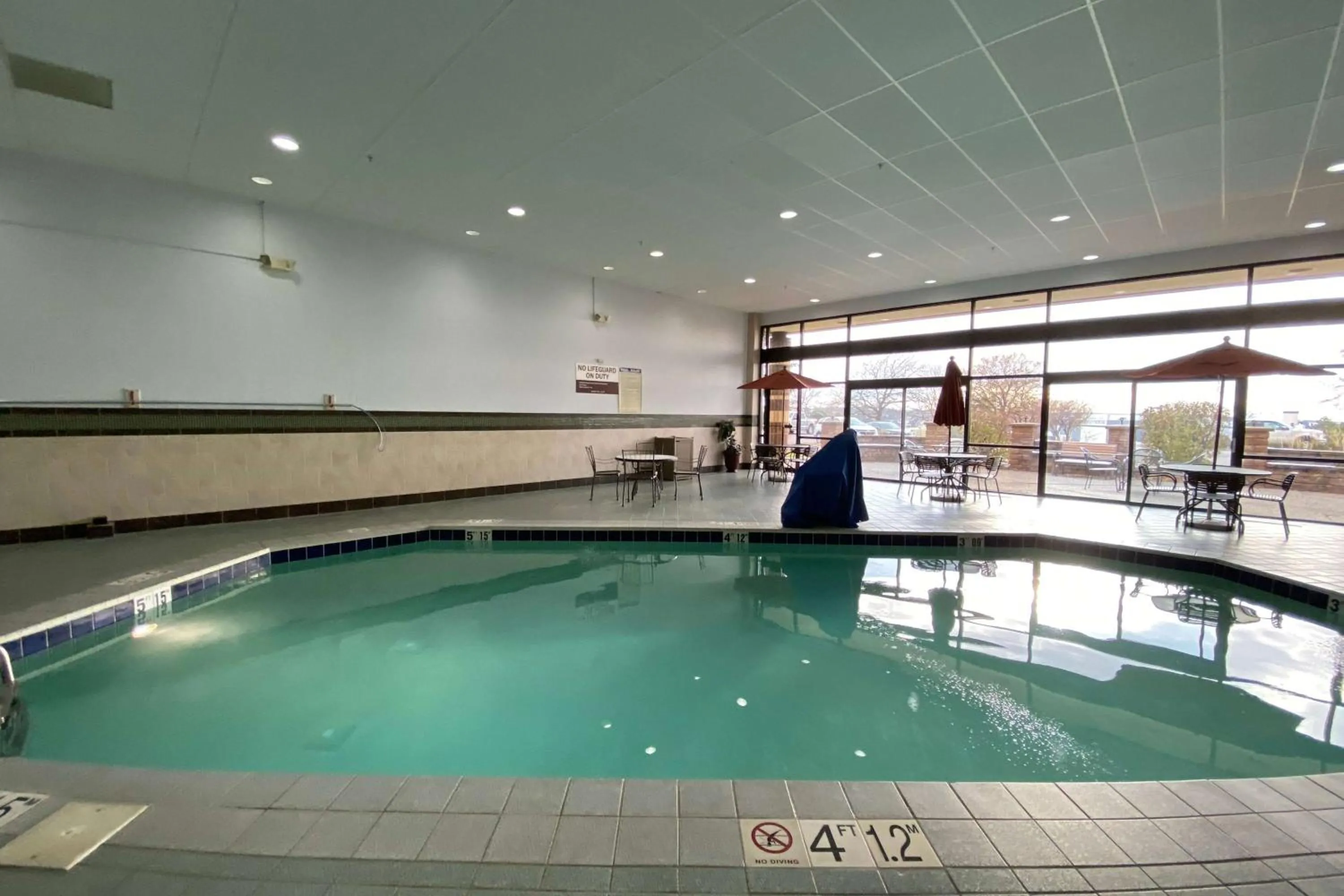 Swimming pool in Best Western Premier Nicollet Inn