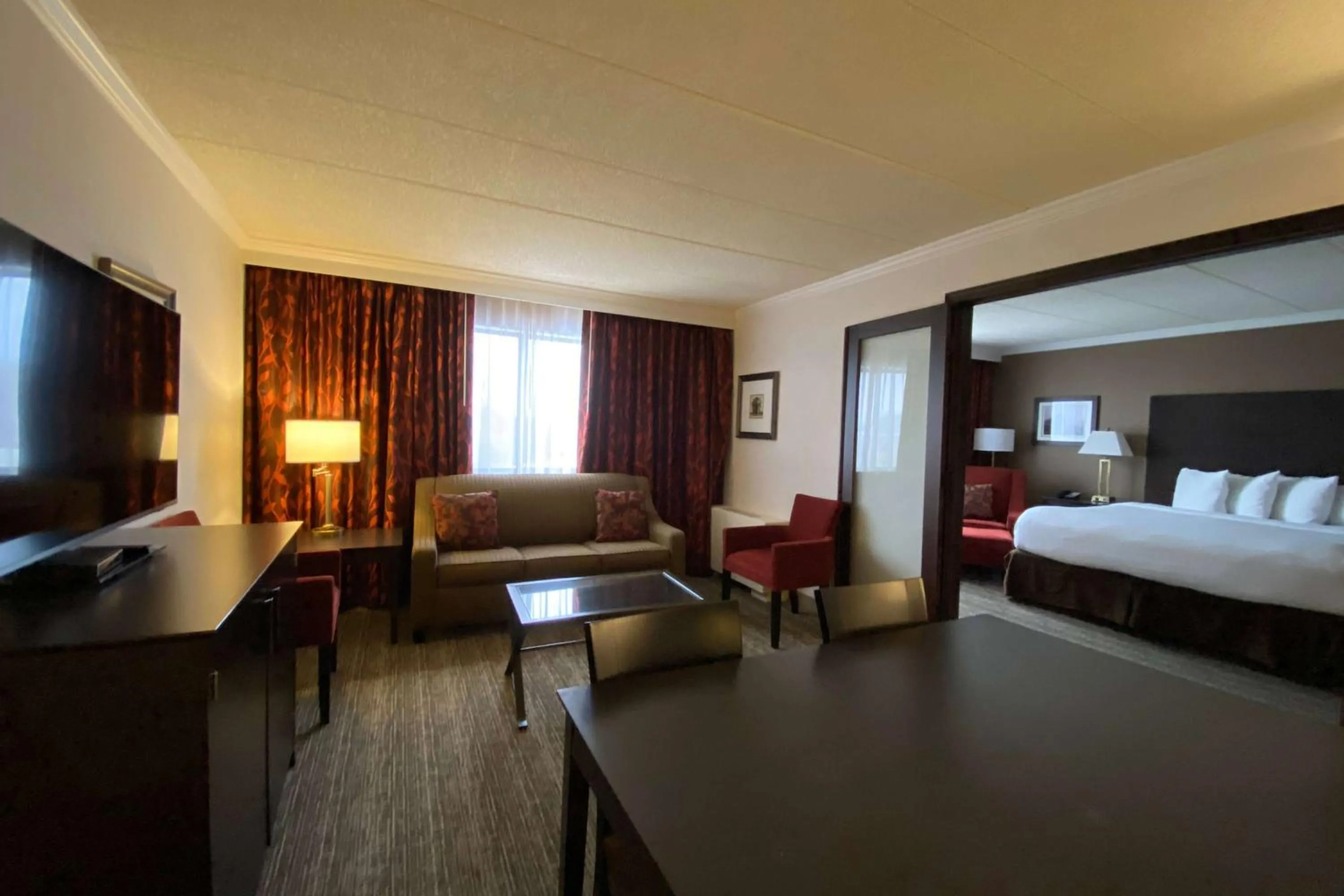 Photo of the whole room, Bed in Wyndham Minneapolis South Burnsville