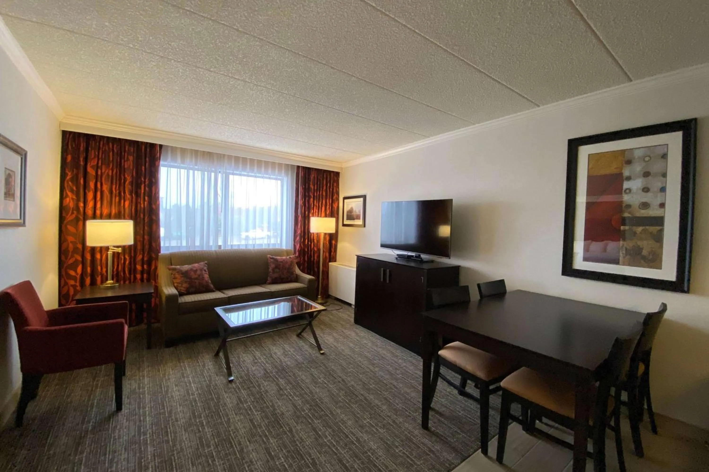 Photo of the whole room in Wyndham Minneapolis South Burnsville
