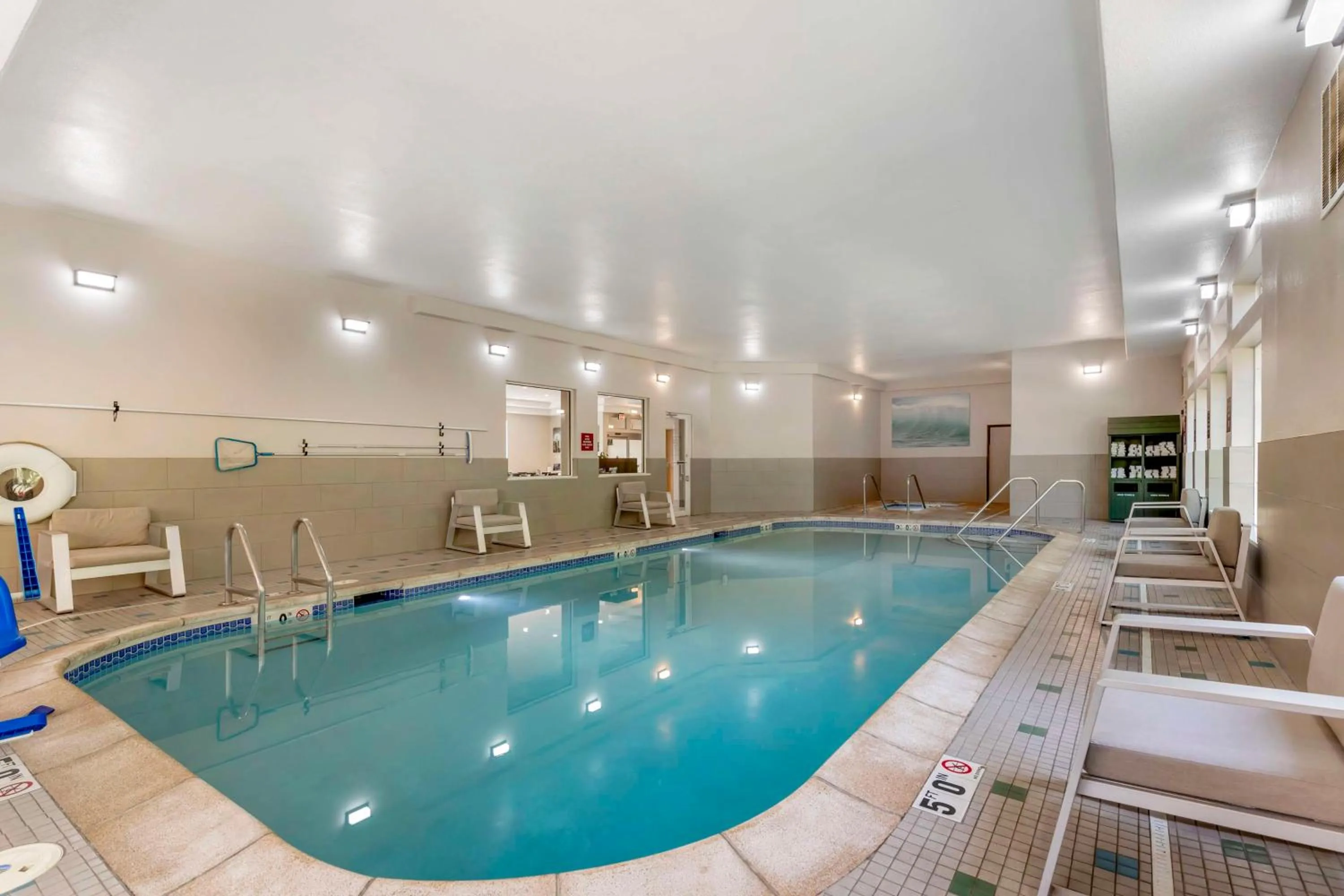 Pool view in Best Western Plus Des Moines West Inn & Suites