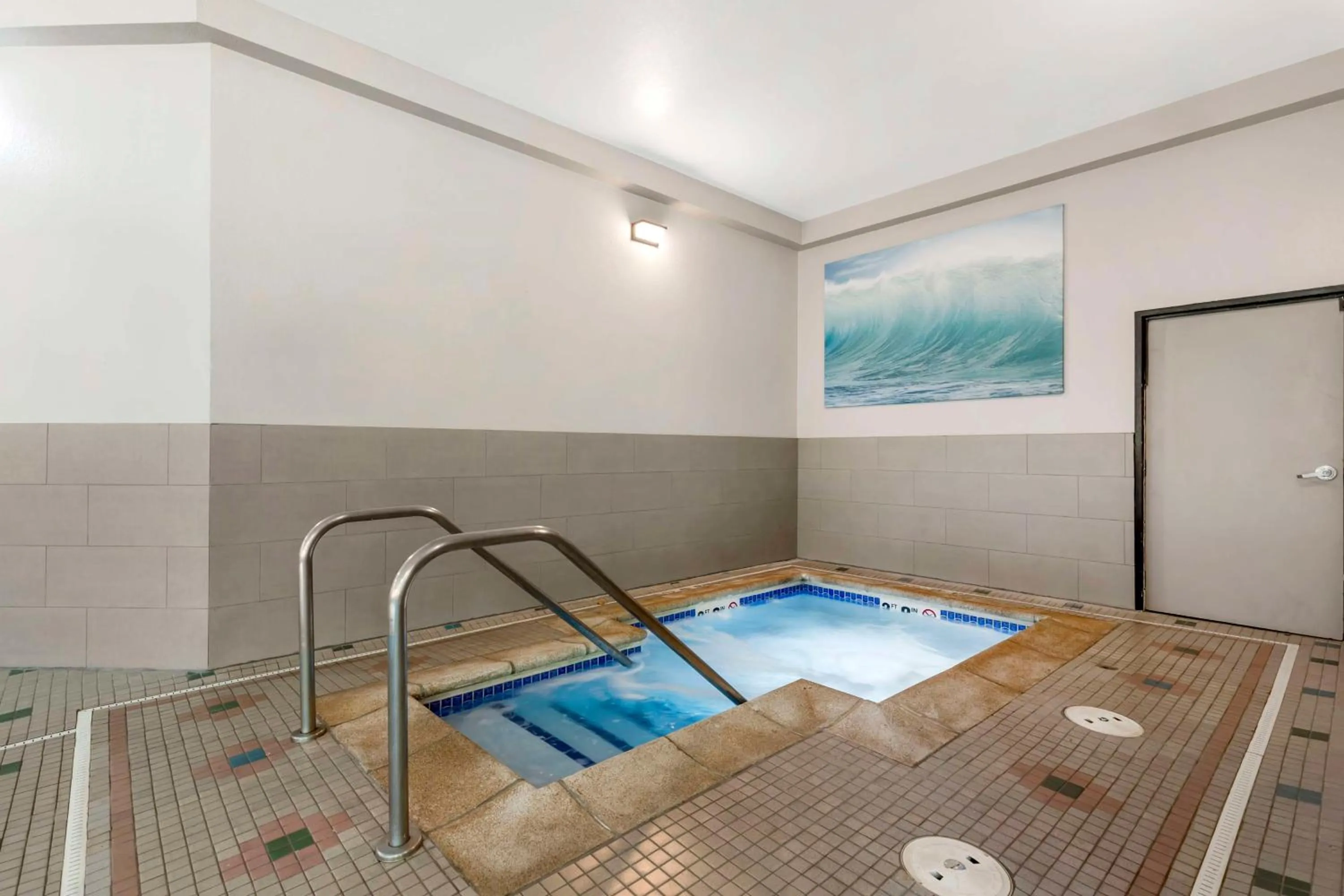 Pool view in Best Western Plus Des Moines West Inn & Suites