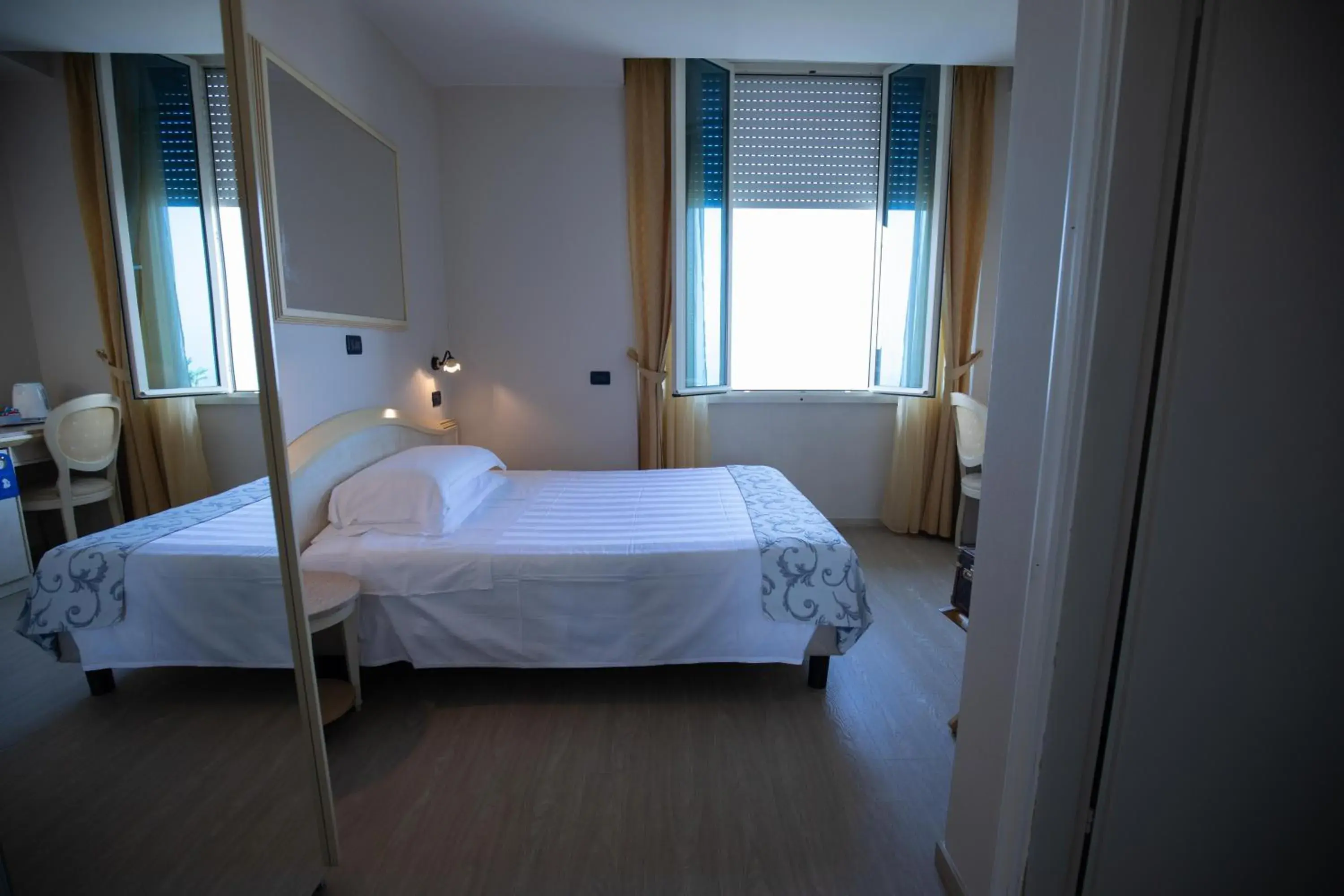 Single Room with Sea View - single occupancy in Hotel London Single Room with Sea View - single occupancy in Hotel London