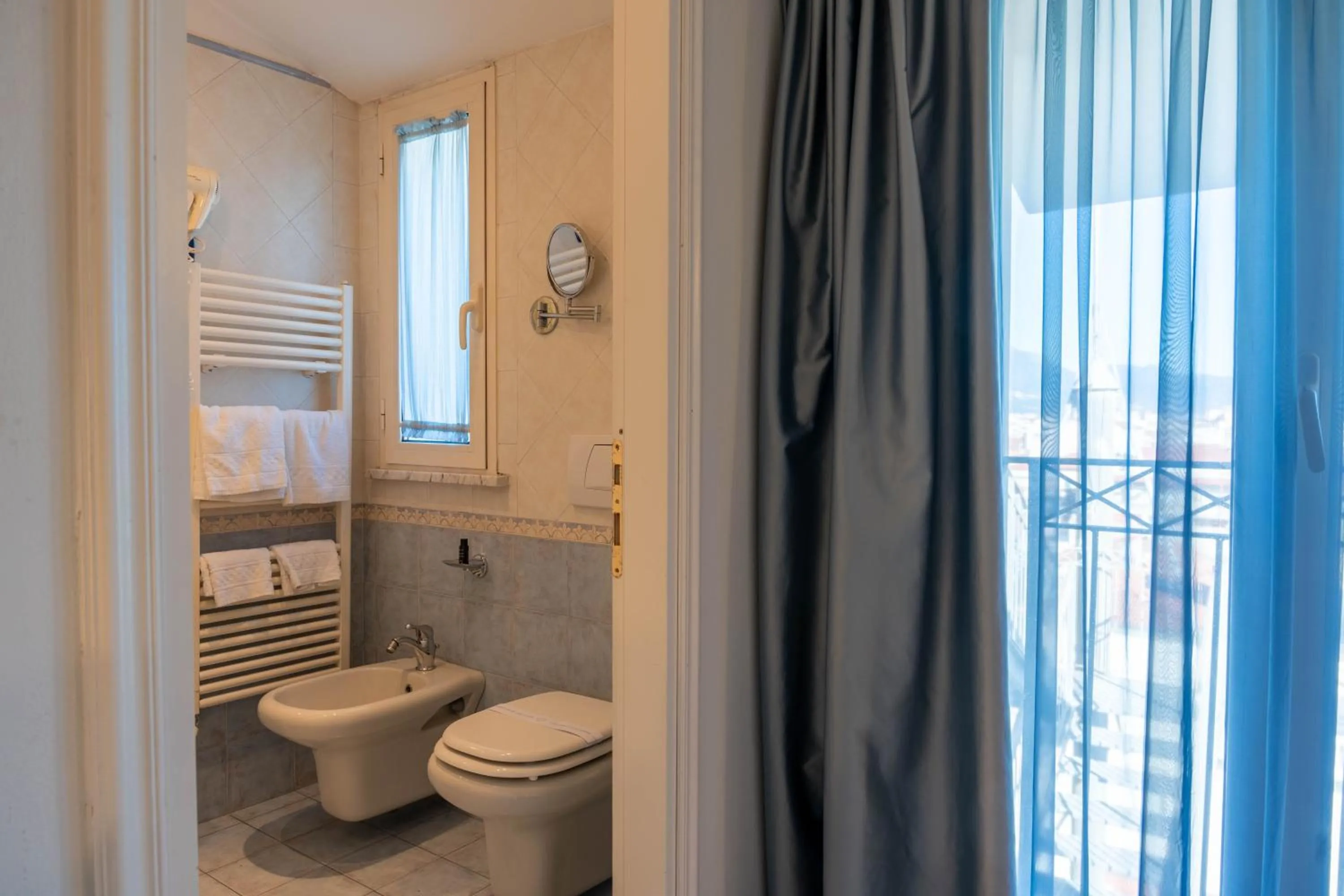 Bathroom in Hotel London