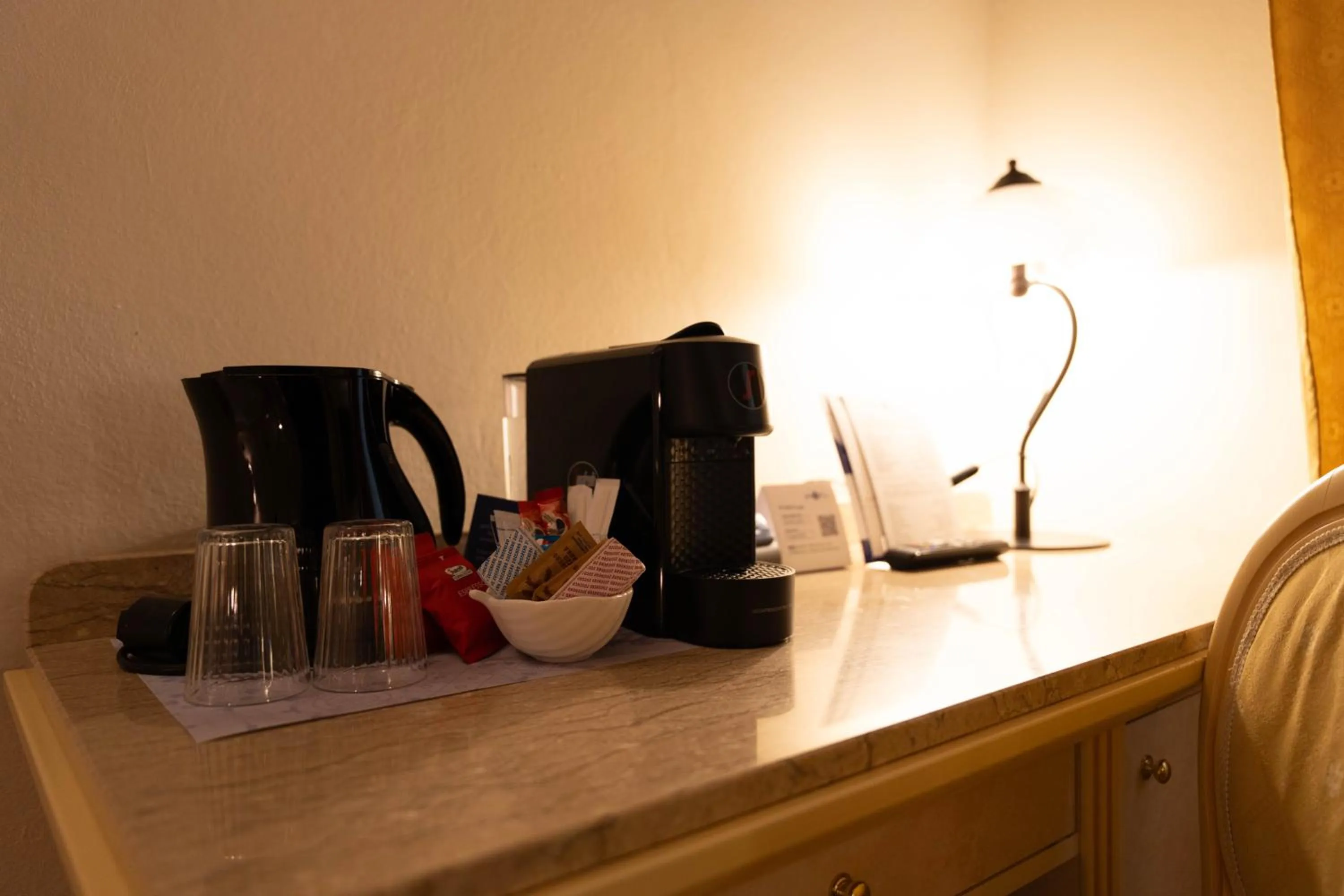 Coffee/tea facilities in Hotel London