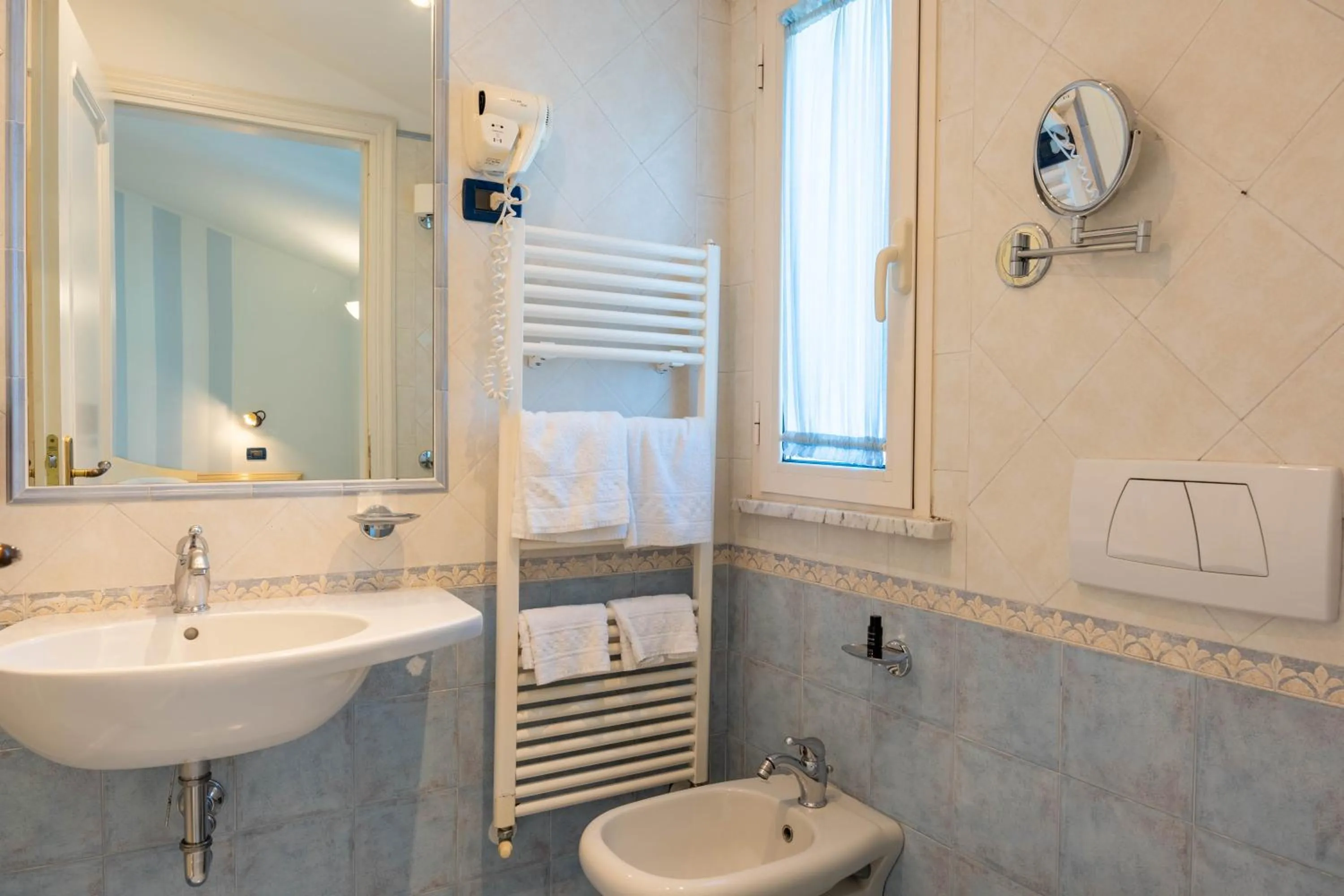 Bathroom in Hotel London