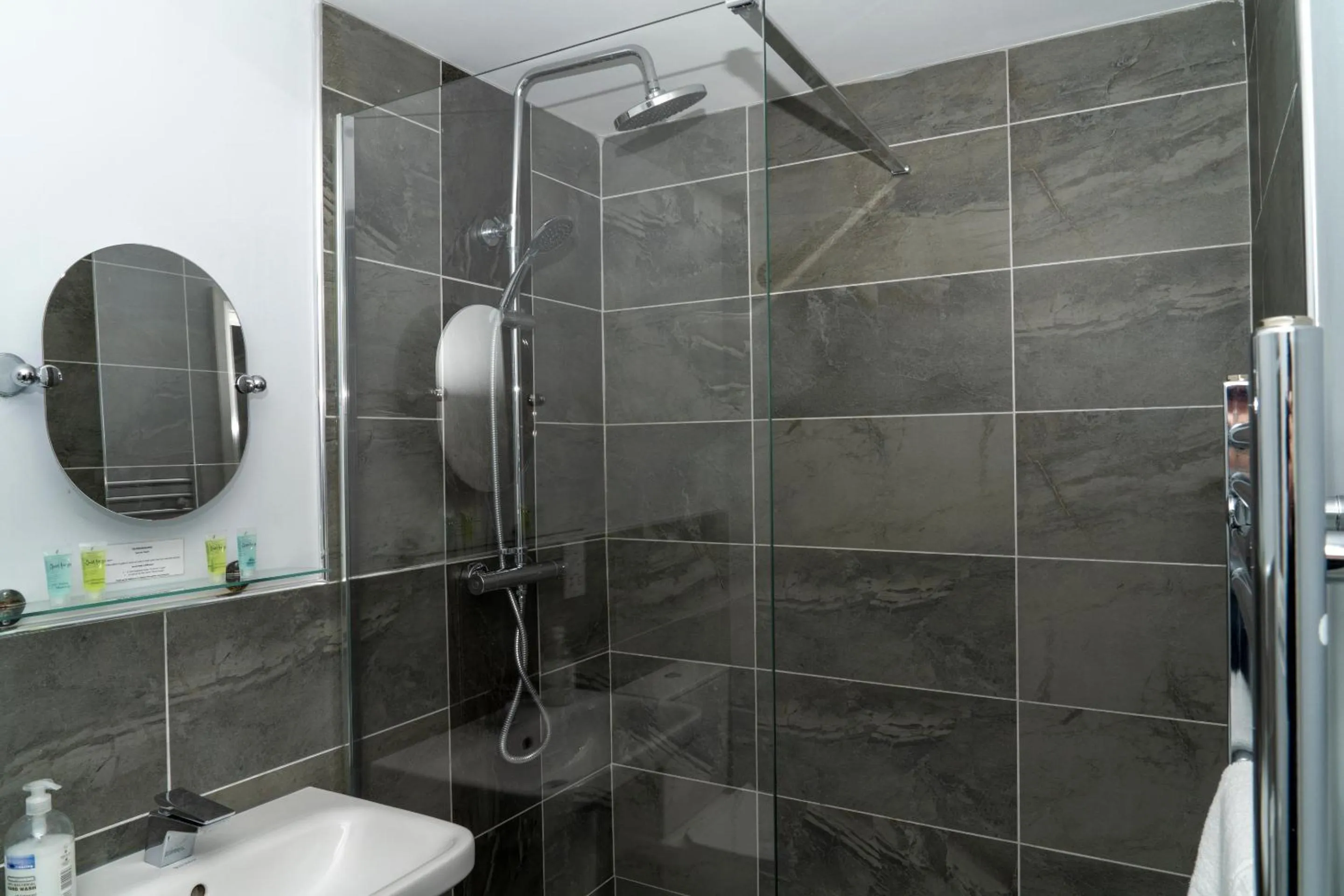 Shower in The Finch Hatton Arms