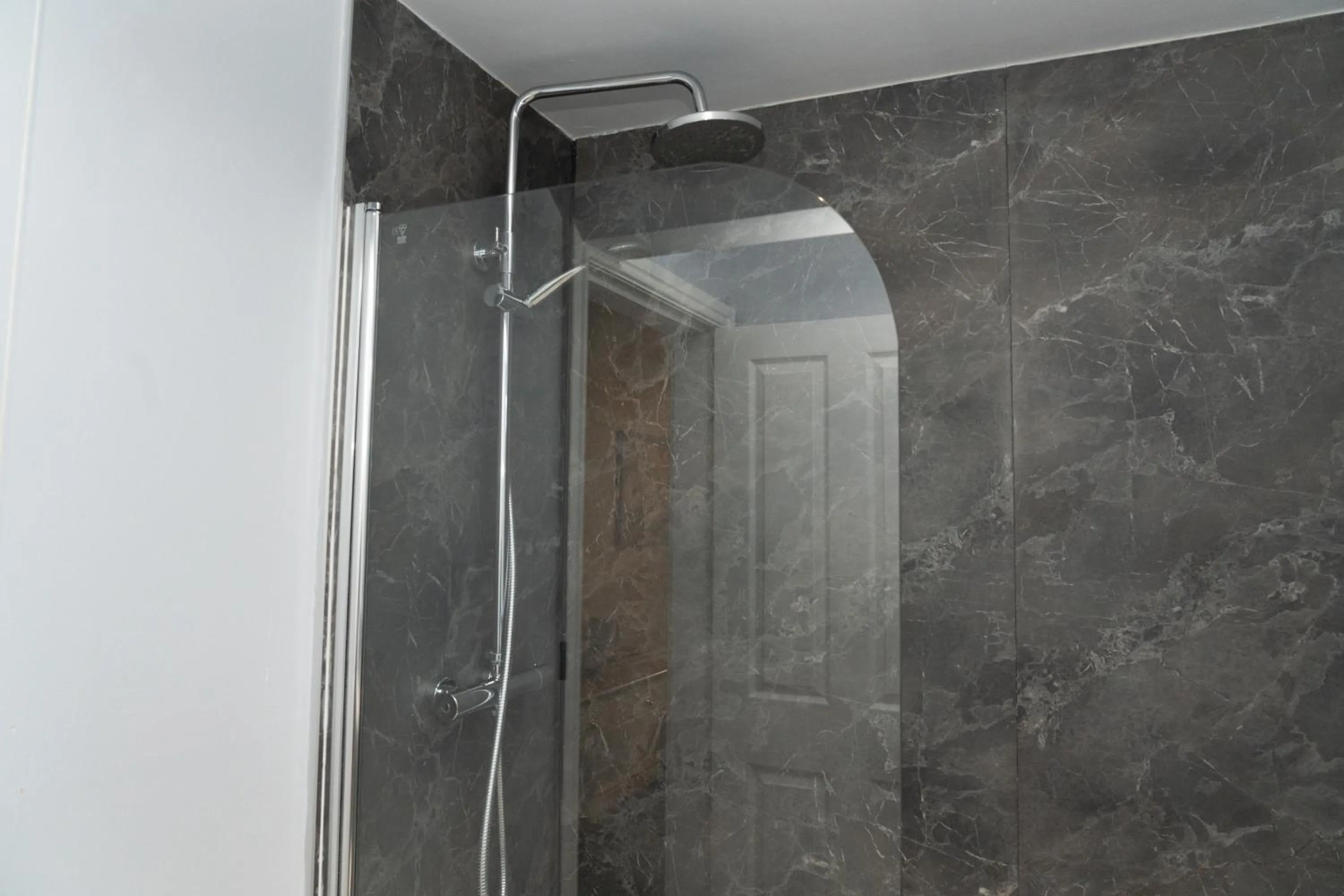 Shower in The Finch Hatton Arms