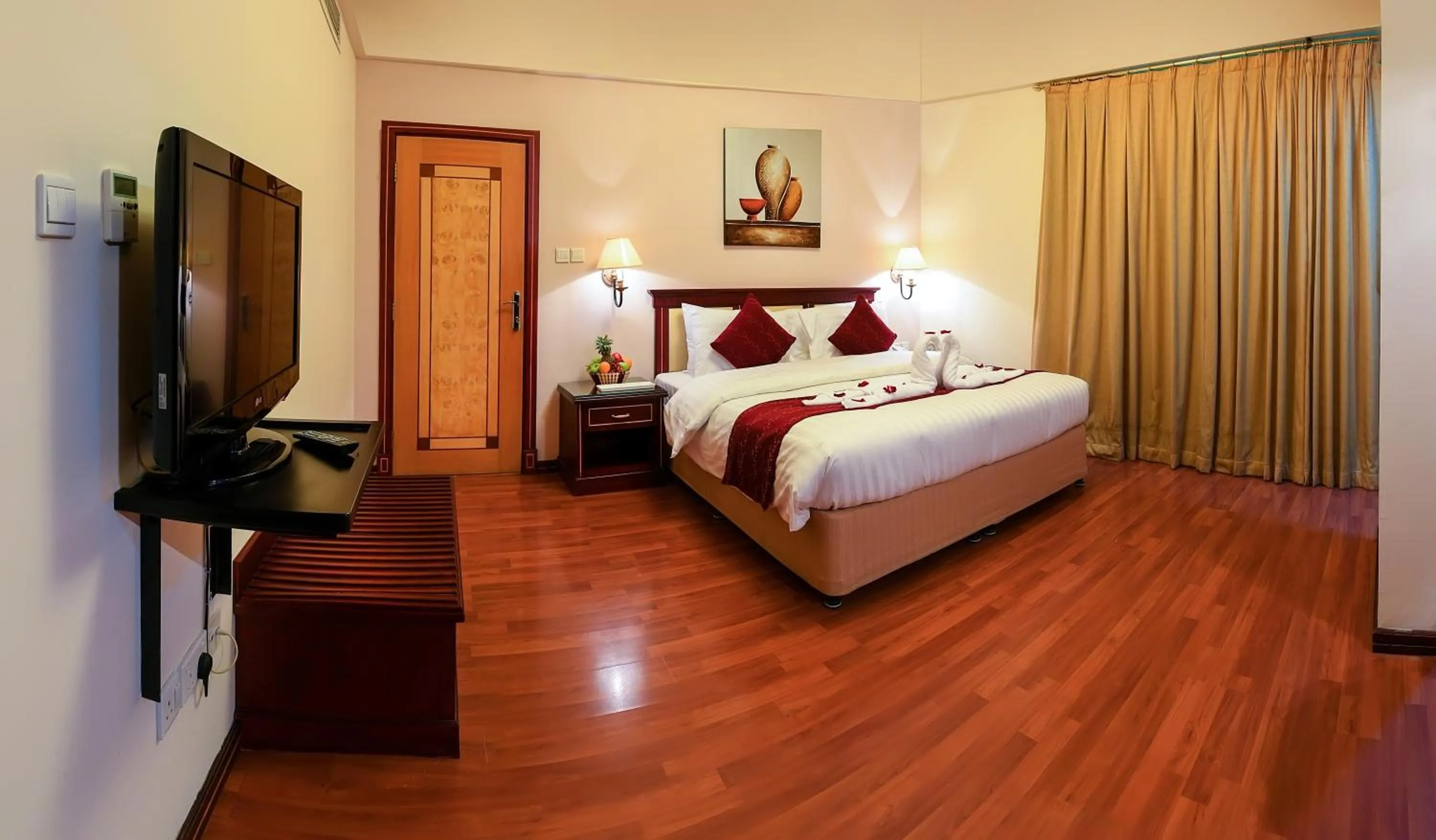 Bedroom, Bed in Marco Polo Hotel