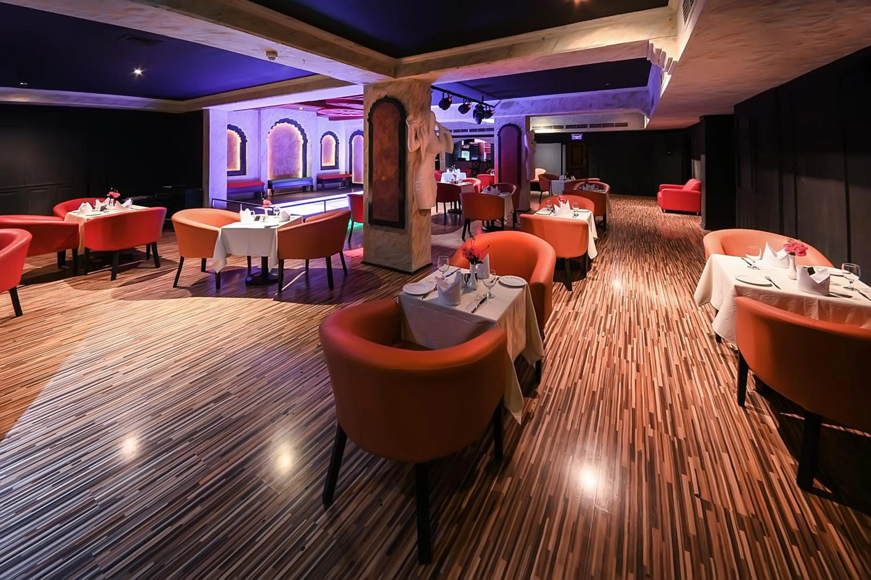 Restaurant/places to eat in Marco Polo Hotel