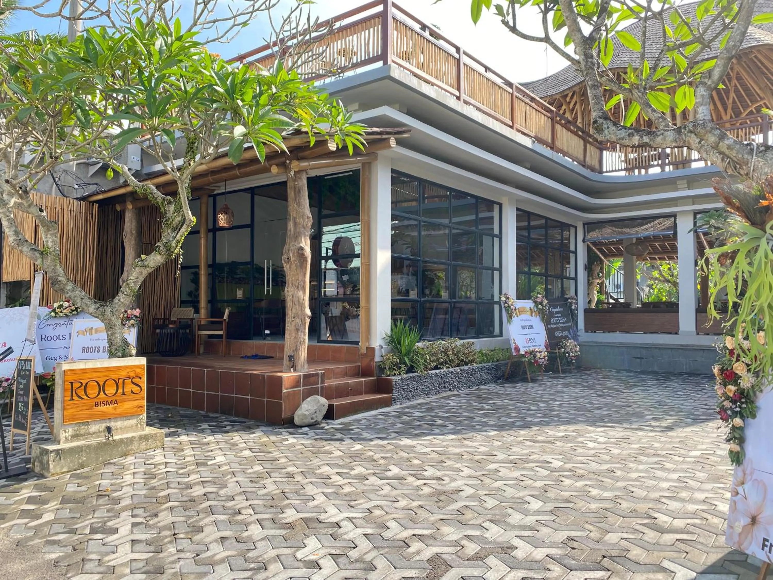 Restaurant/places to eat in Putri Ayu Cottages