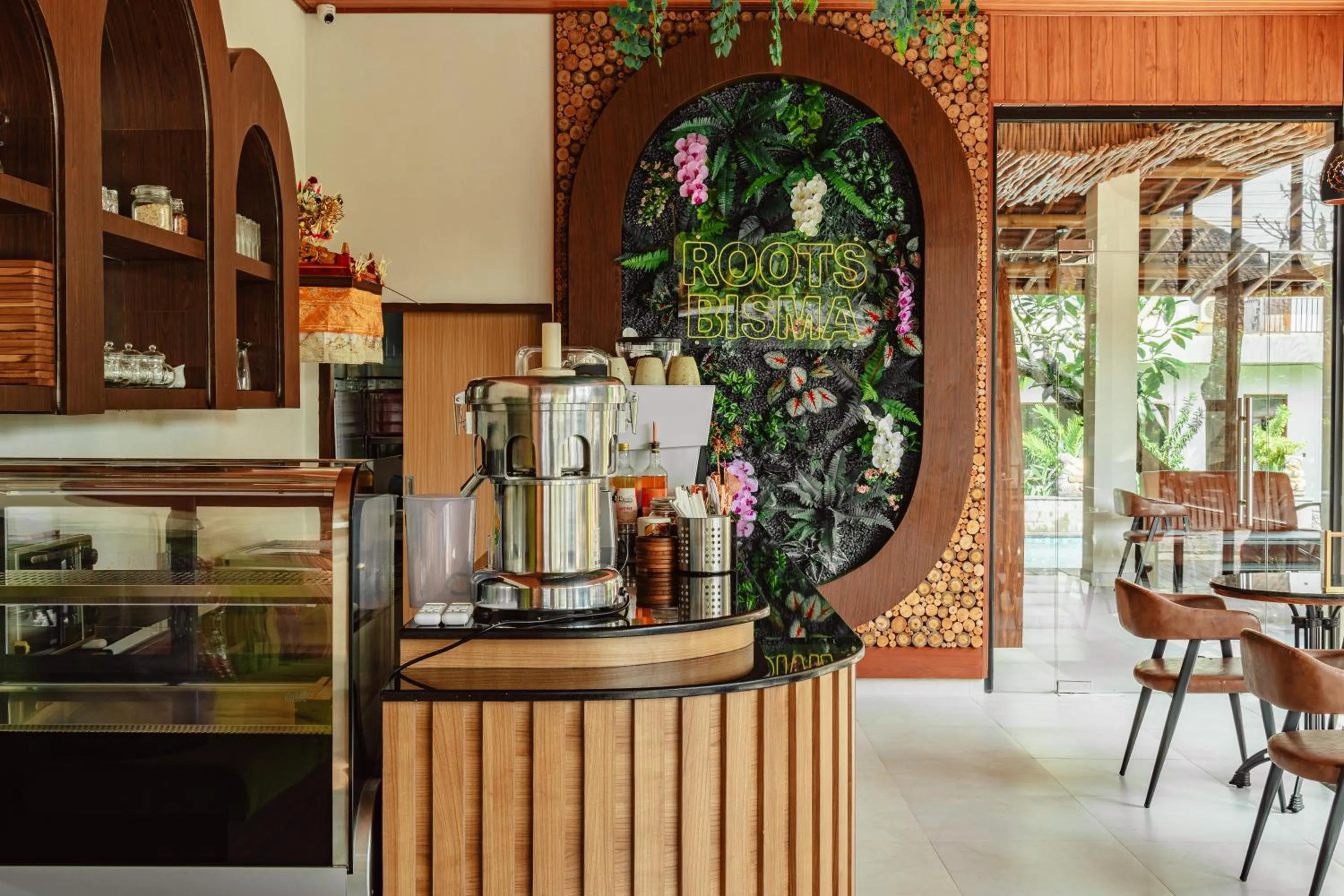 Restaurant/places to eat in Putri Ayu Cottages