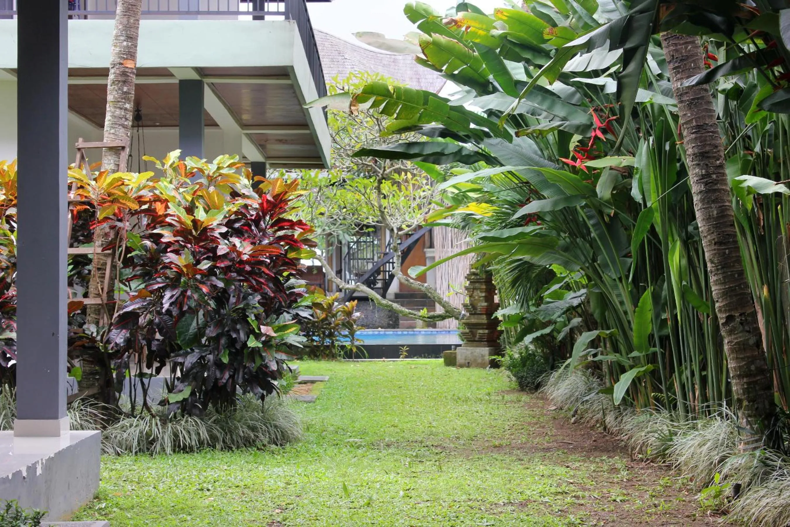 Garden in Putri Ayu Cottages