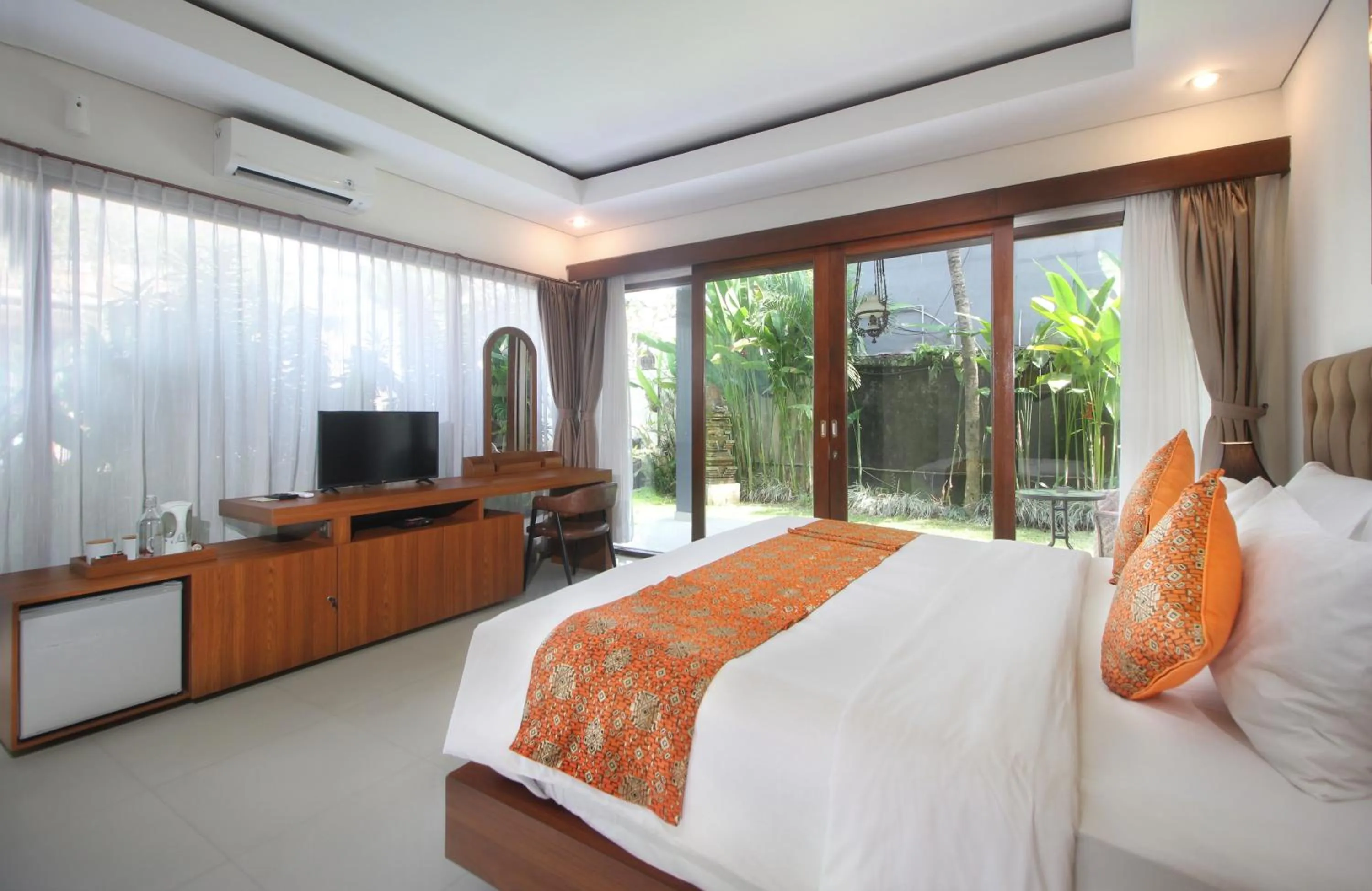 Bed in Putri Ayu Cottages