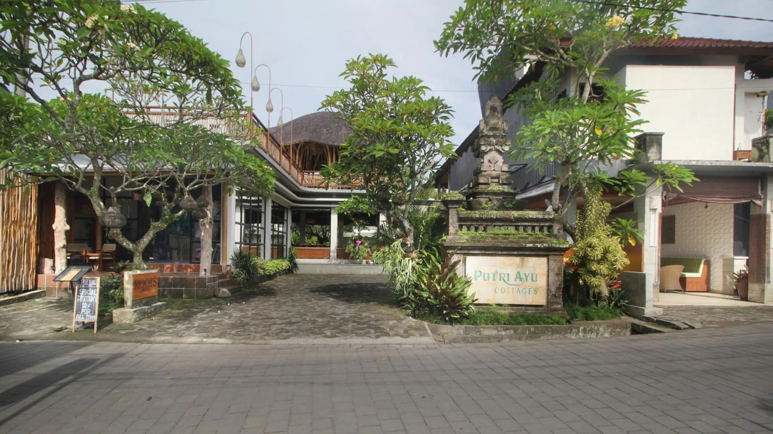 Facade/entrance in Putri Ayu Cottages