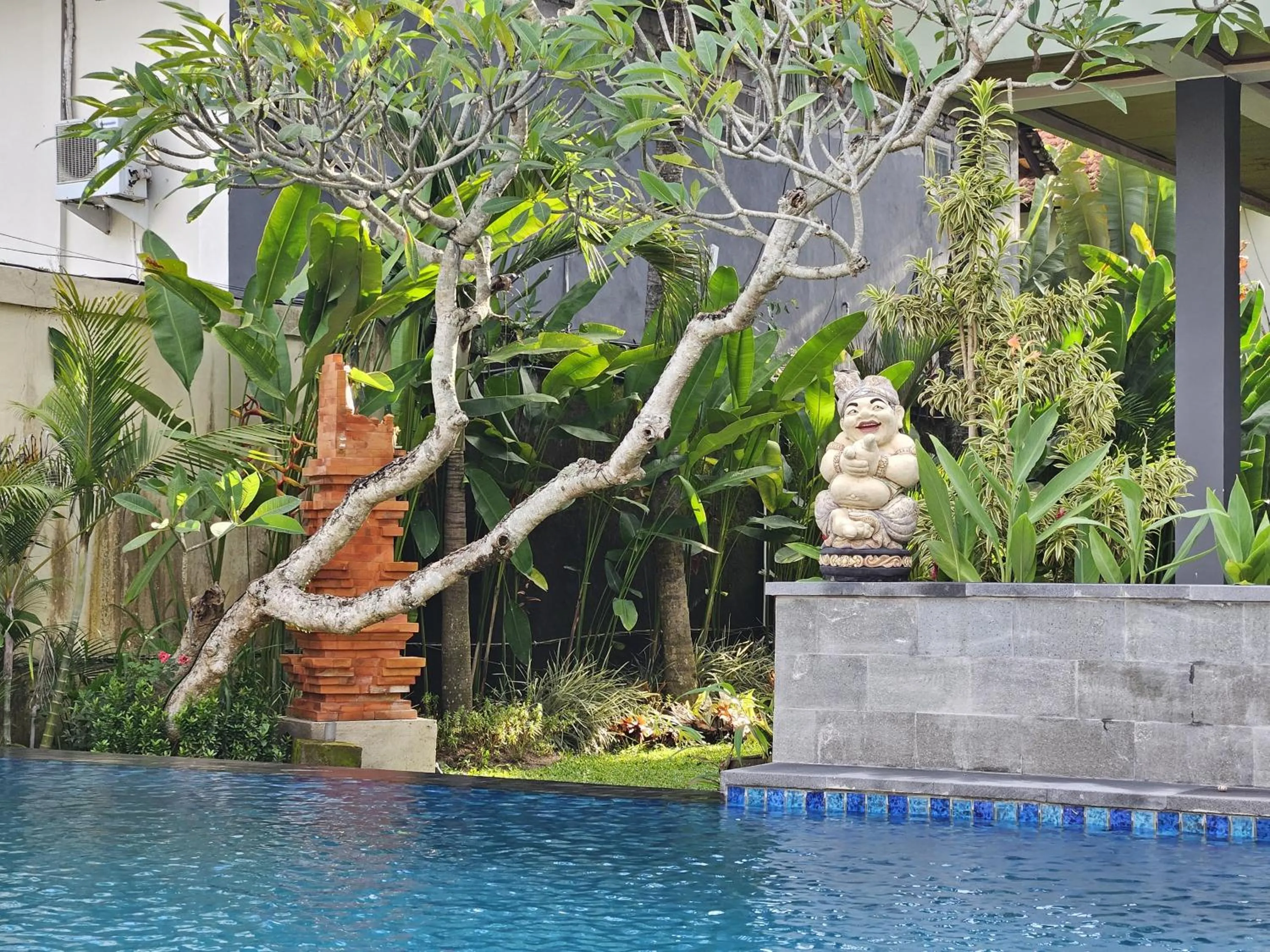 Garden in Putri Ayu Cottages
