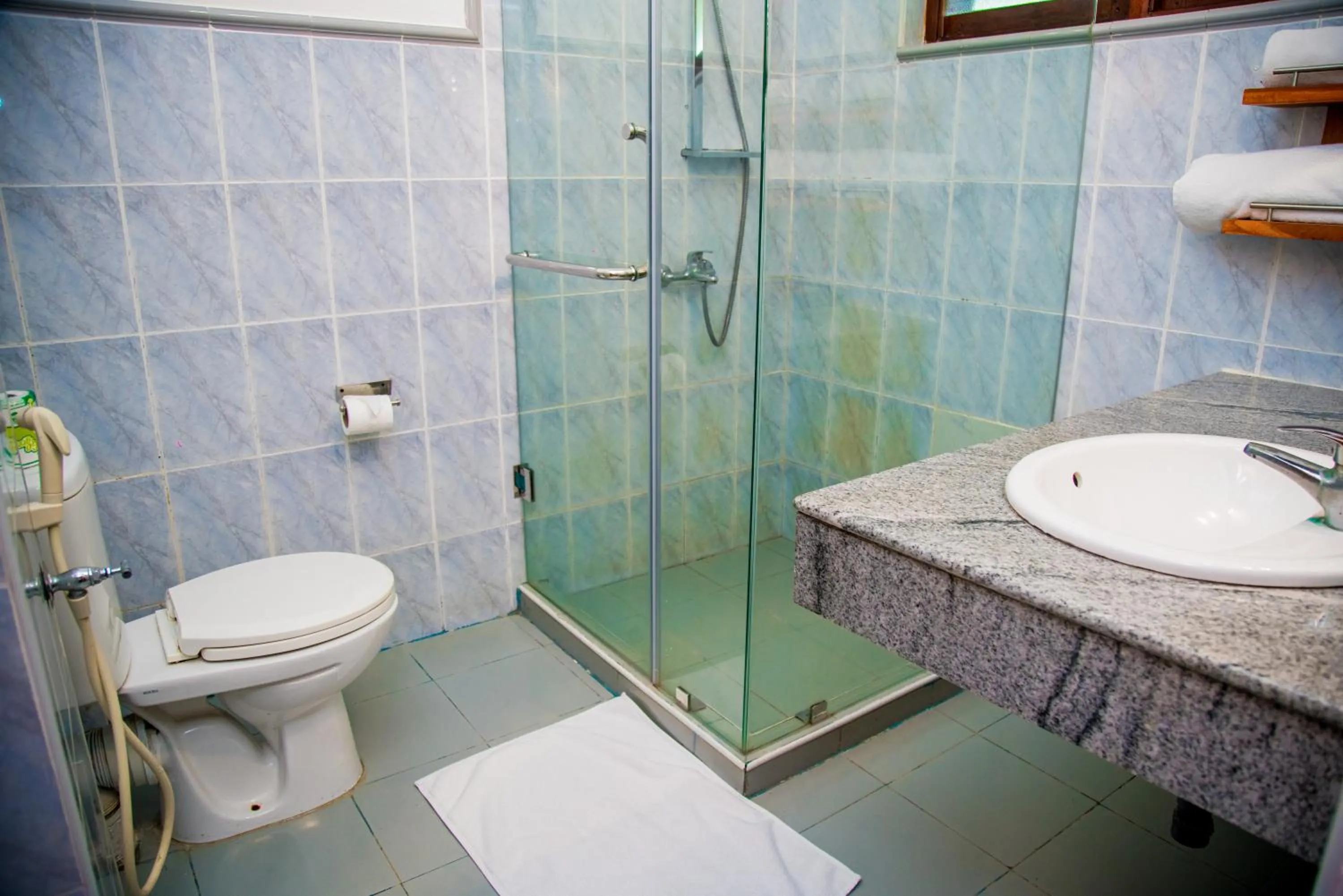 Shower in Lavendish Lake Giritale - Former Giritale Hotel