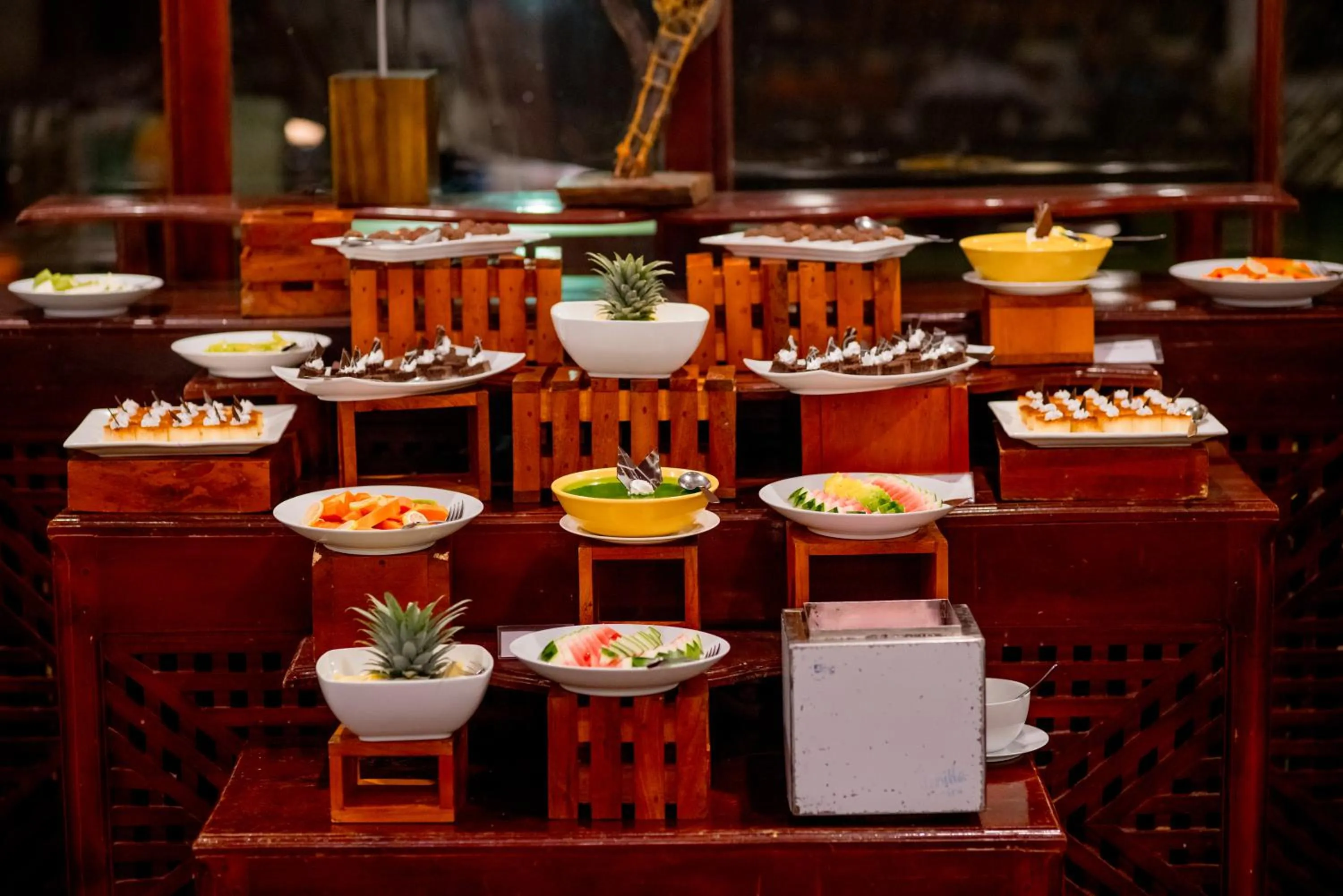 Food and drinks in Lavendish Lake Giritale - Former Giritale Hotel