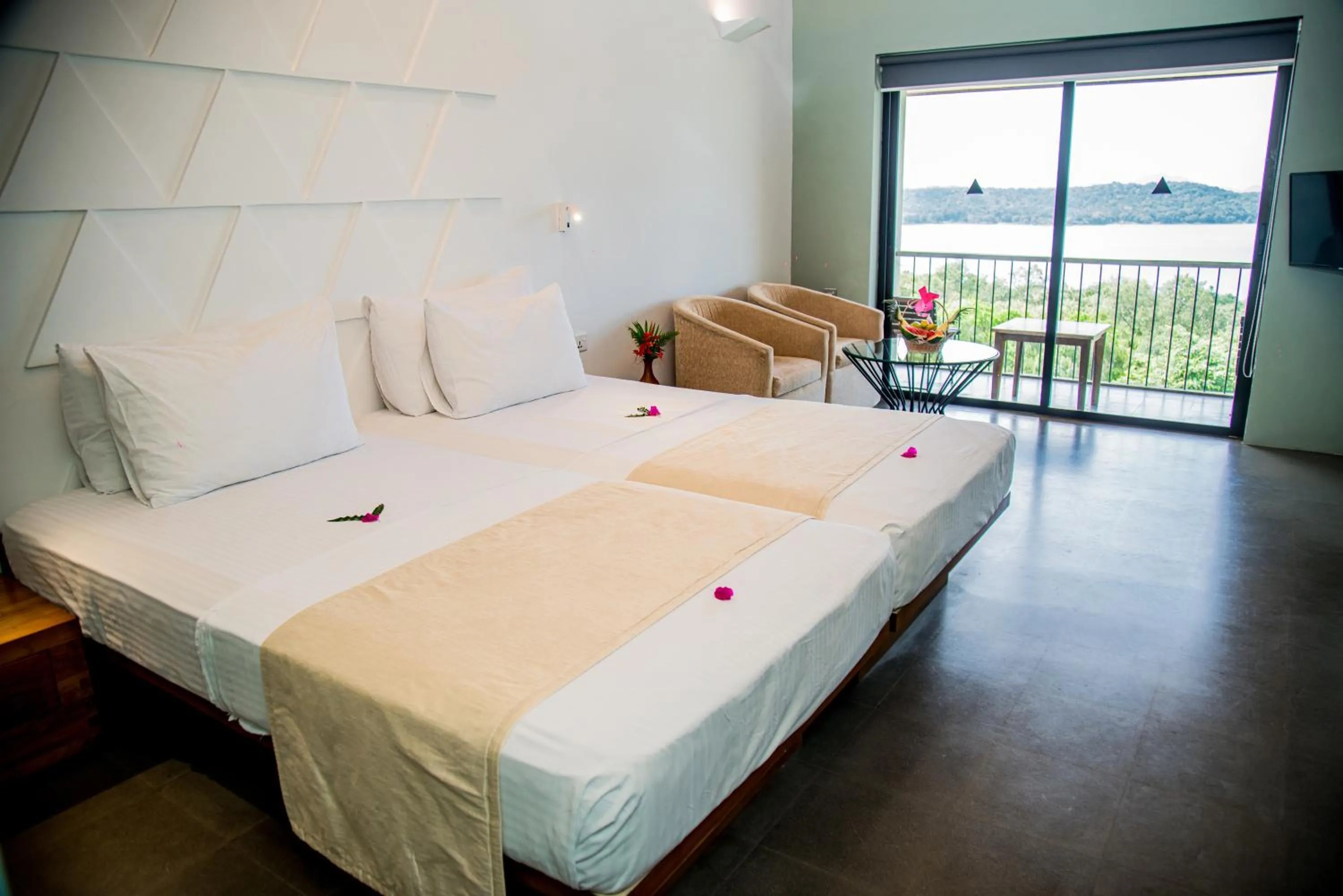 Bed in Lavendish Lake Giritale - Former Giritale Hotel