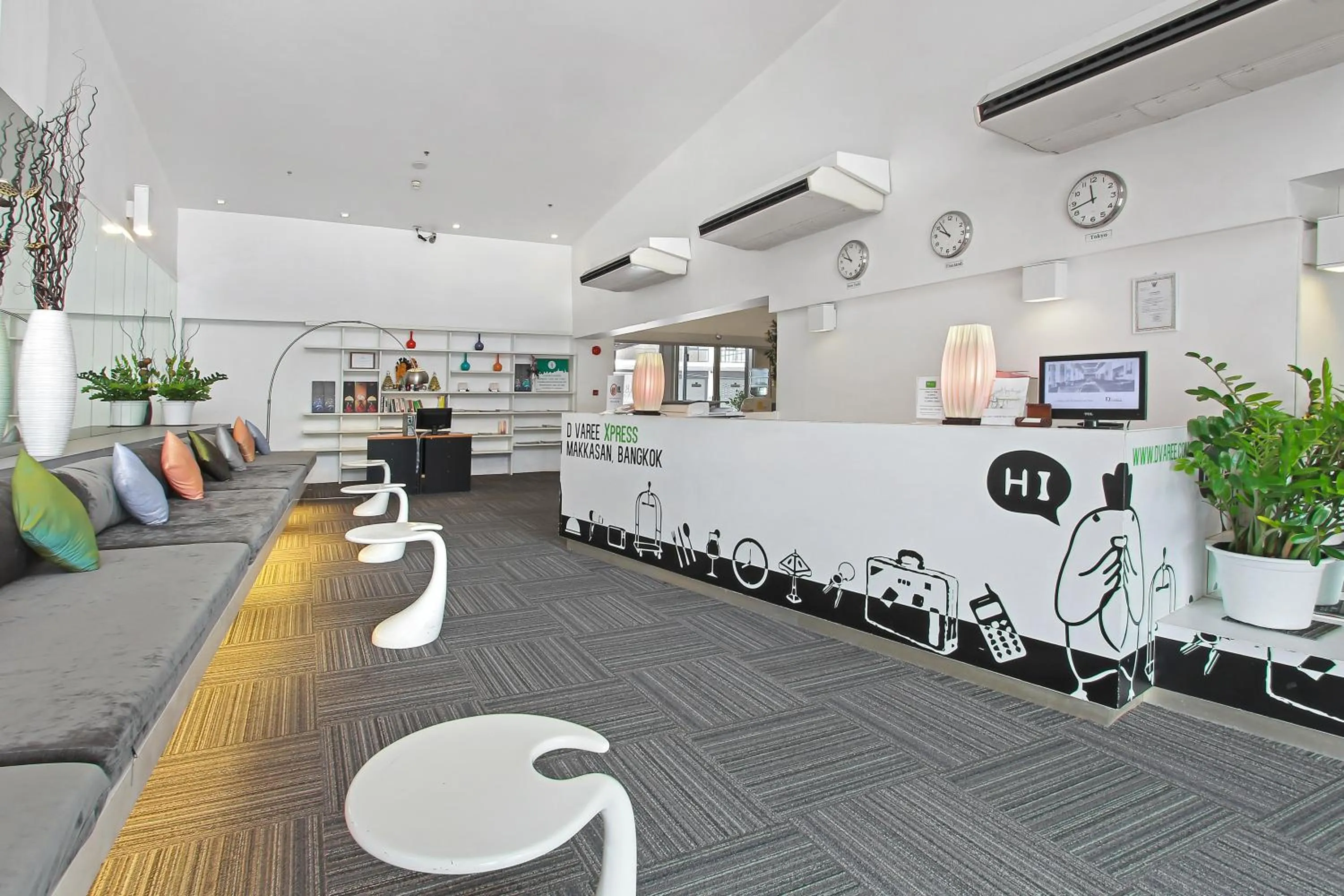 Library, Restaurant/Places to Eat in D Varee Xpress Makkasan Hotel