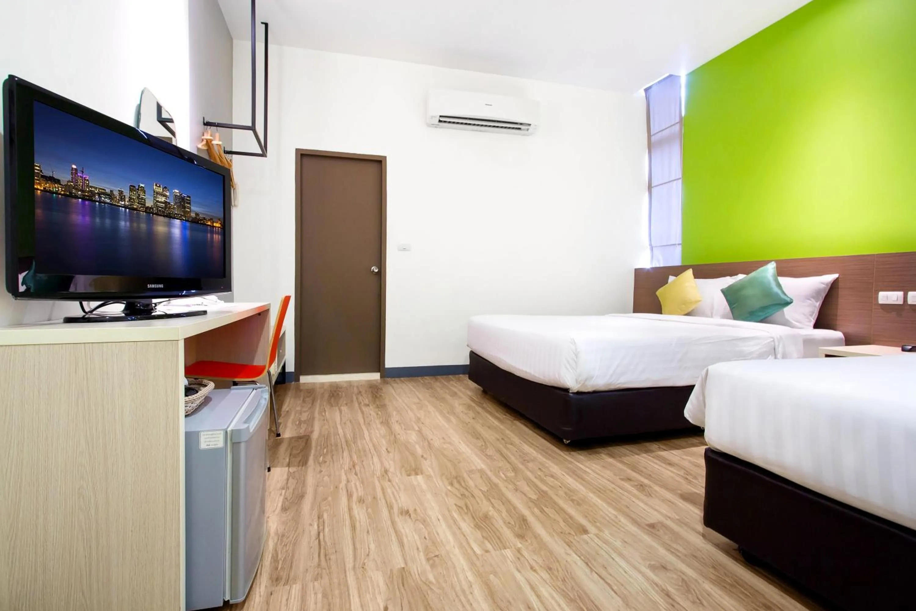 Bedroom, TV/Entertainment Center in D Varee Xpress Makkasan Hotel