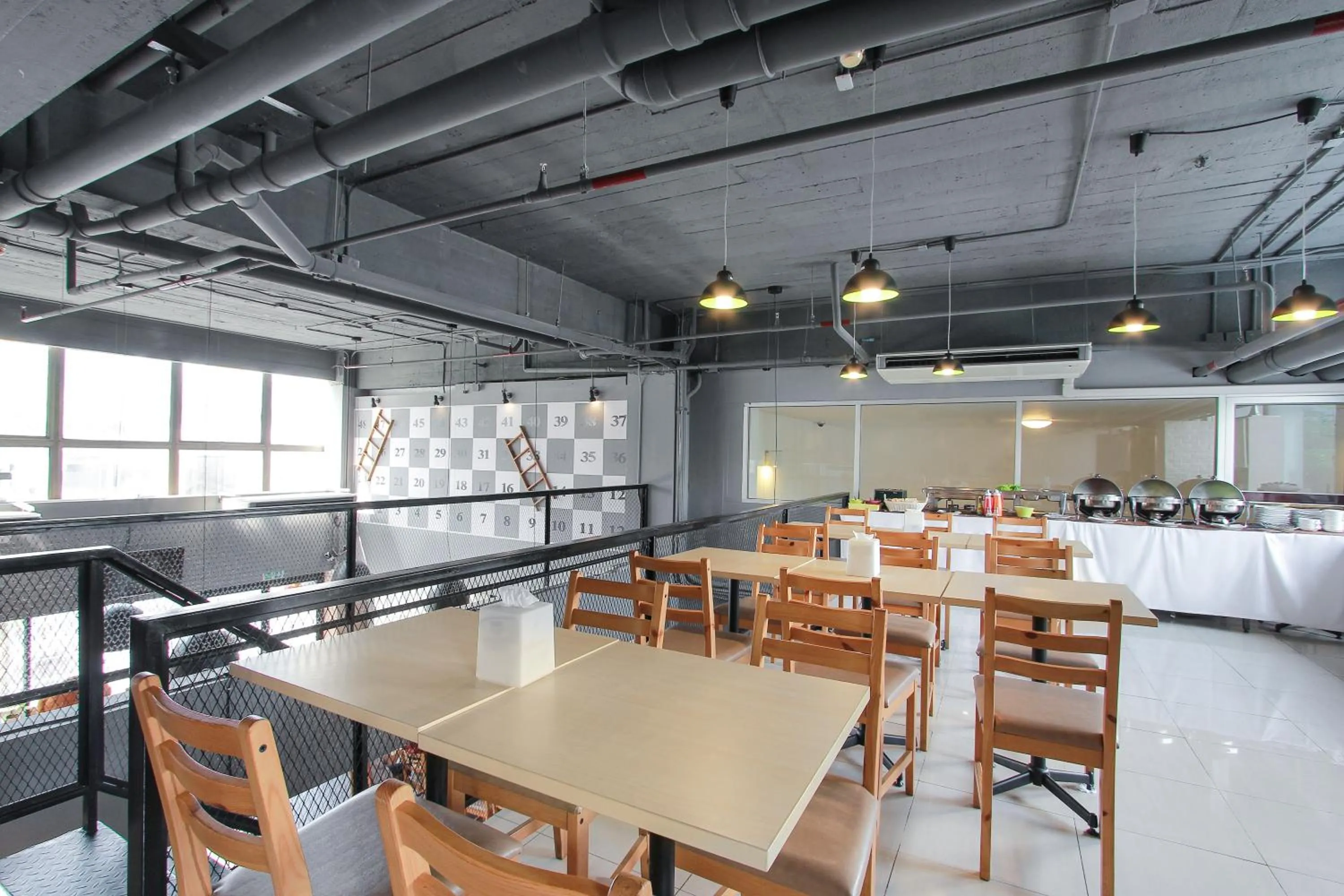 Restaurant/Places to Eat in D Varee Xpress Makkasan Hotel