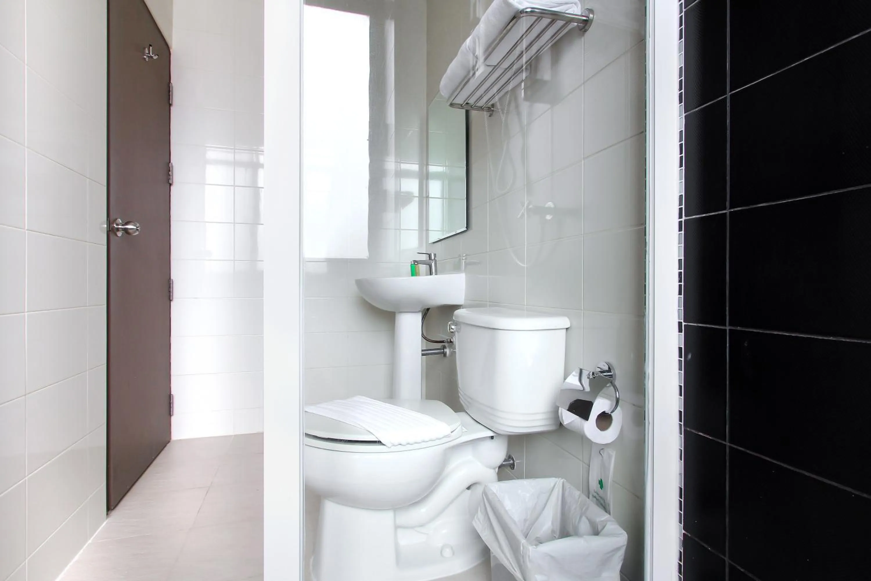 Bathroom in D Varee Xpress Makkasan Hotel