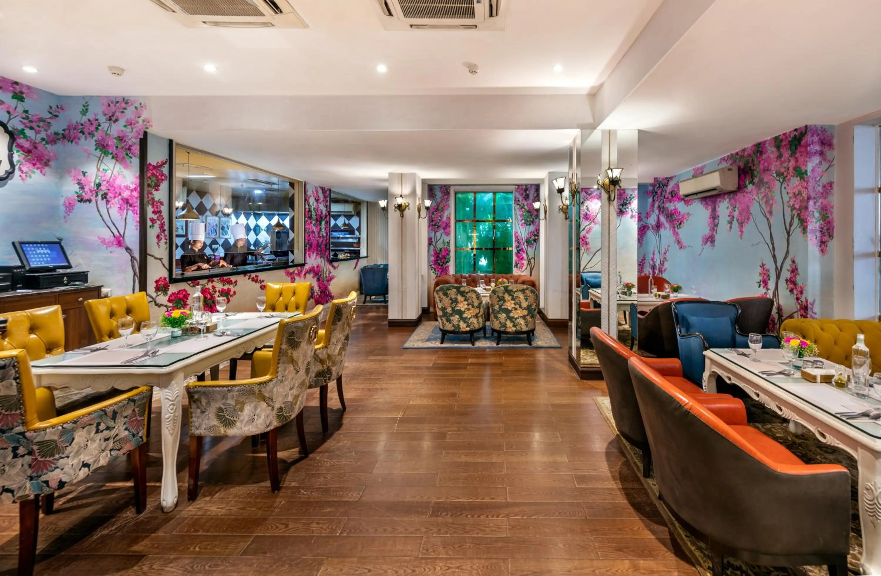 Restaurant/places to eat in Mayfair Lagoon