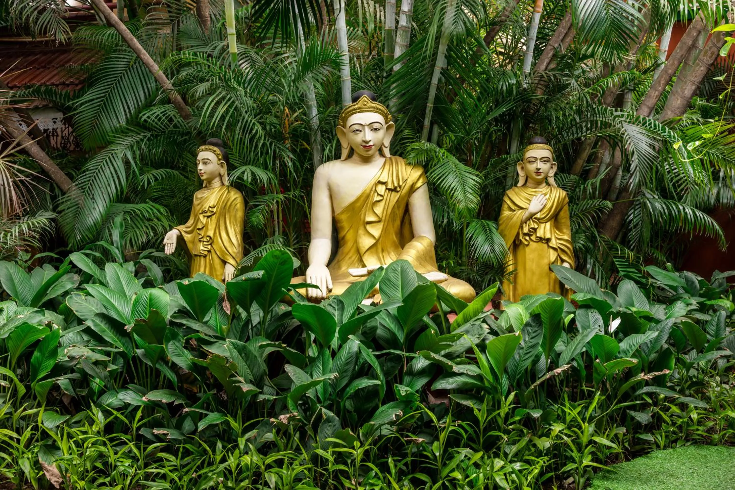 Decorative detail in Mayfair Lagoon