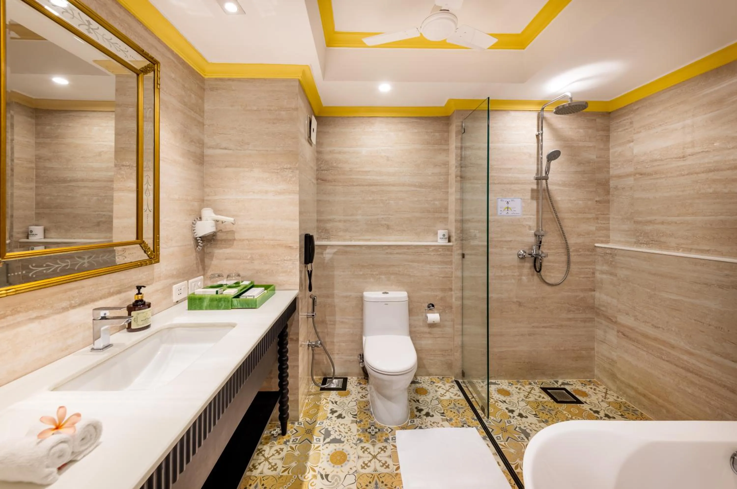 Shower in Mayfair Lagoon