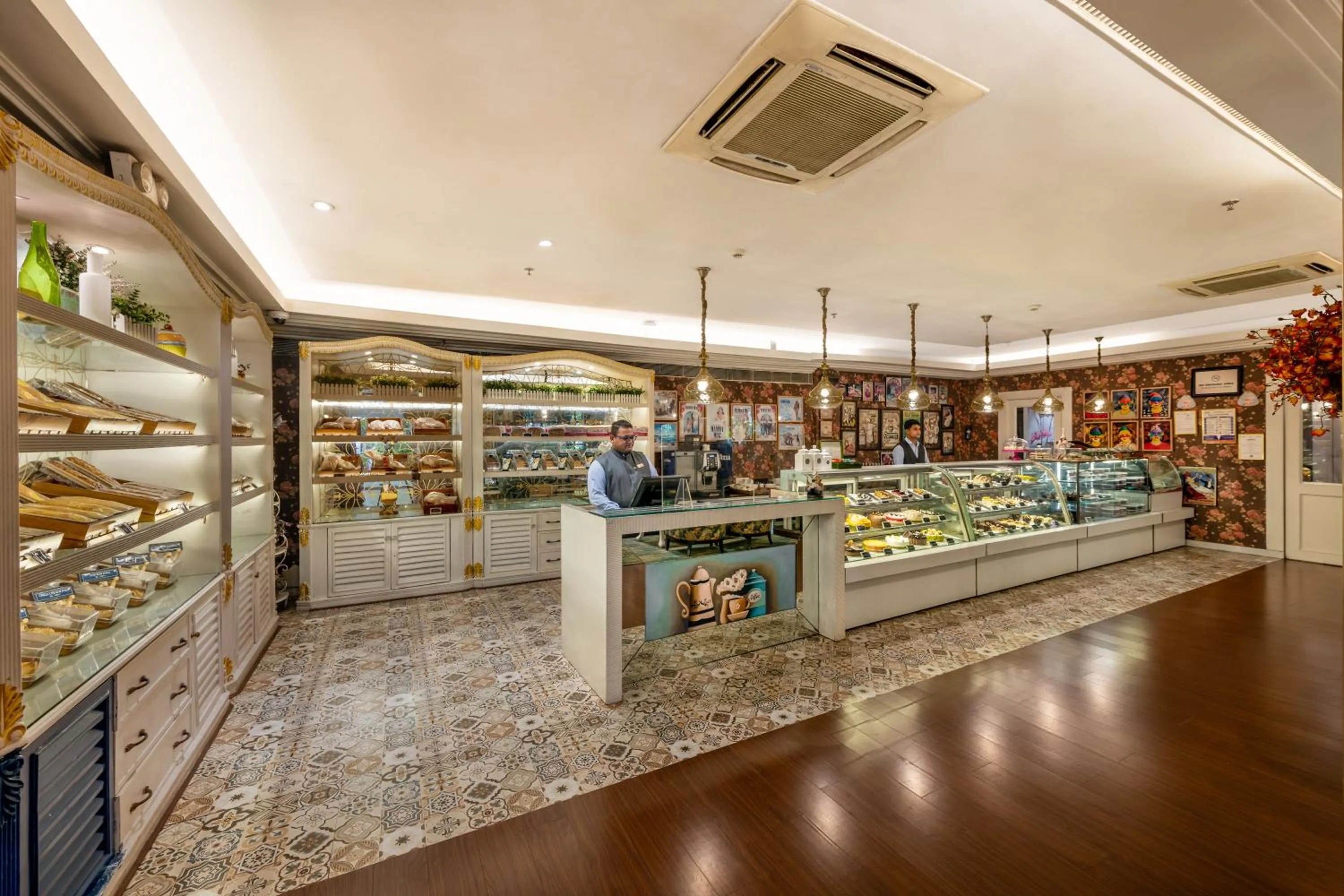 Restaurant/places to eat in Mayfair Lagoon