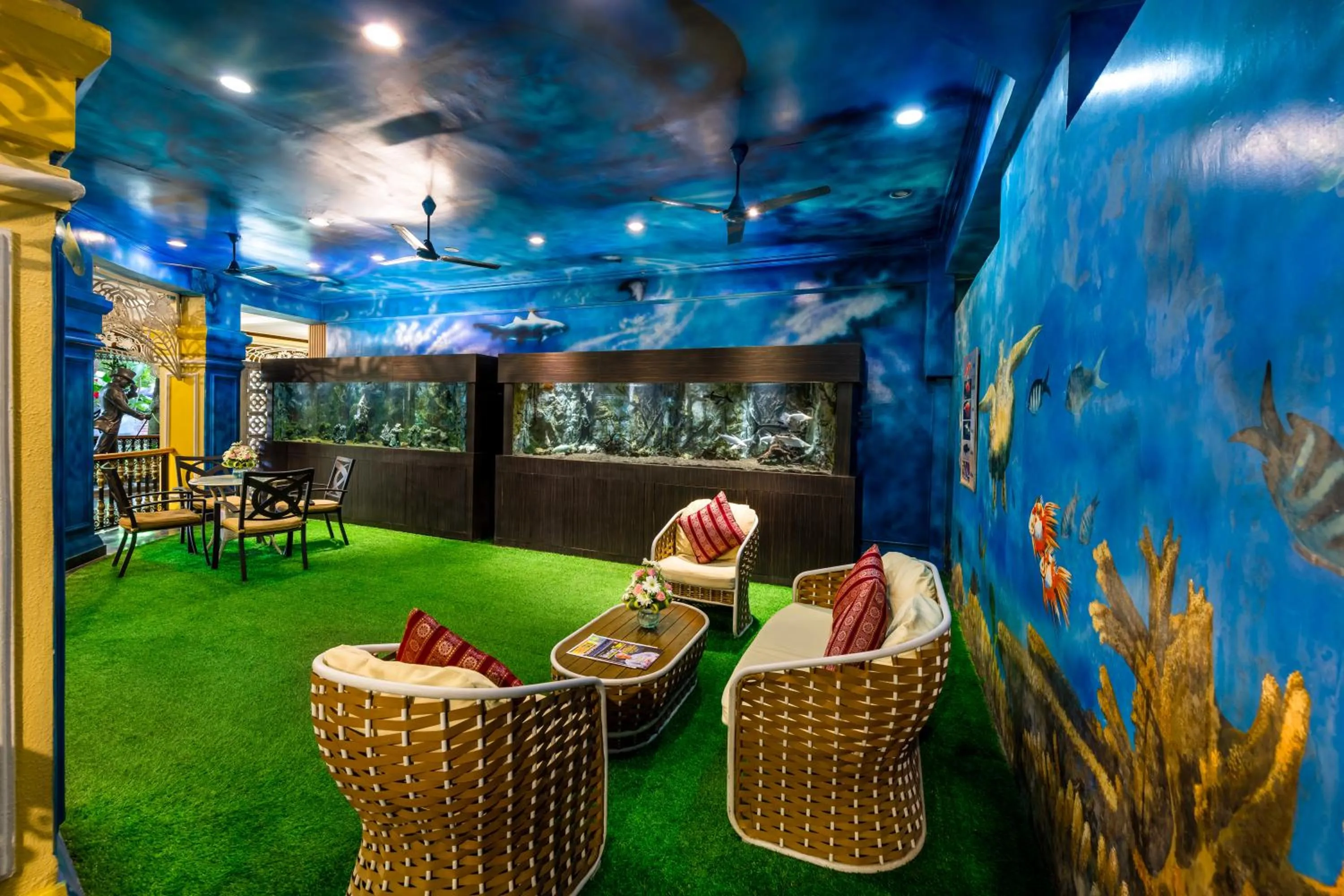 Seating area in Mayfair Lagoon