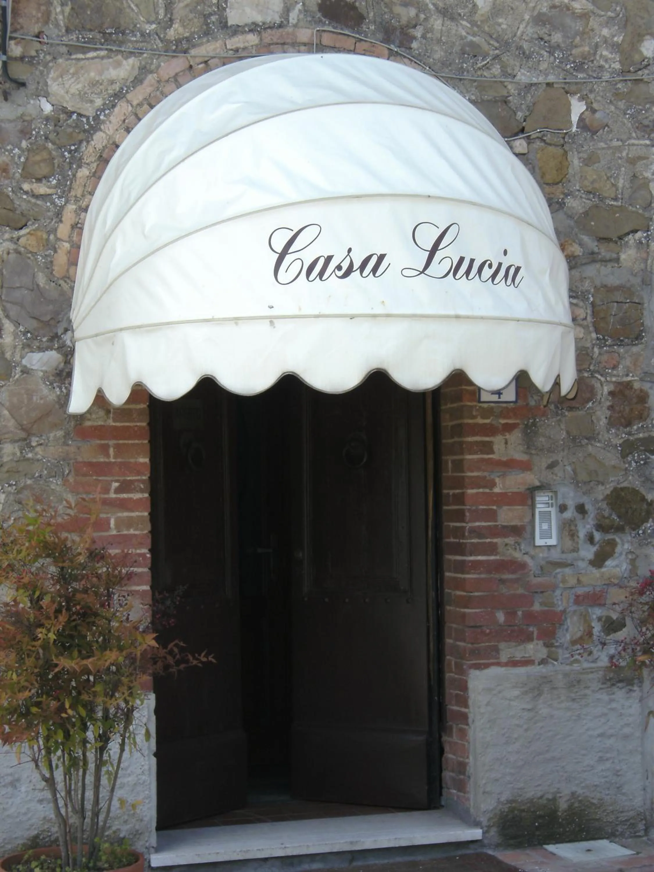 Facade/entrance in Casa Lucia in Chianti